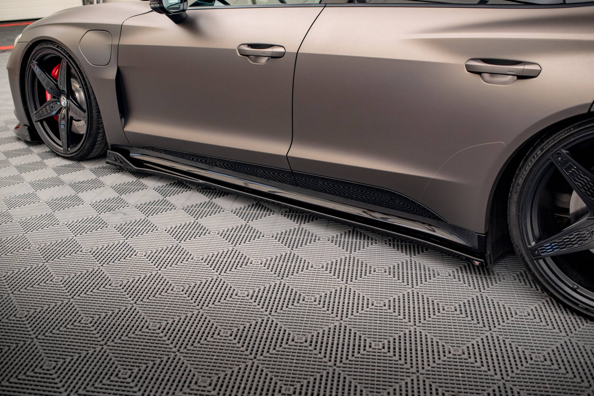 Street+ Seitenschweller Leisten V.2 passend für Audi e-Tron GT / RS GT Mk1 schwarz Hochglanz