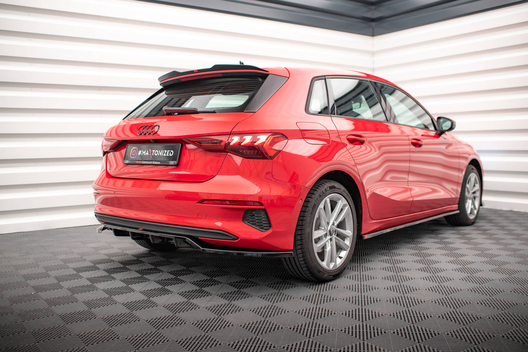 Heck Spoiler Aufsatz Abrisskante passend für Audi A3 Sportback 8Y schwarz Hochglanz