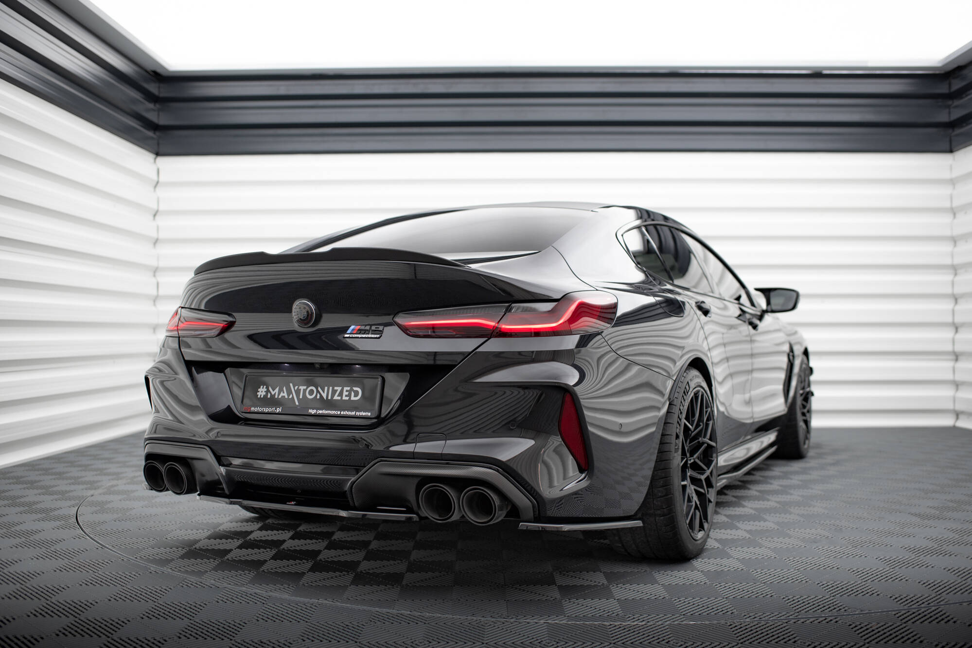 Street+ Mittlerer Diffusor Heck Ansatz passend für BMW M8 Gran Coupe F93 / Coupe F92 schwarz Hochglanz