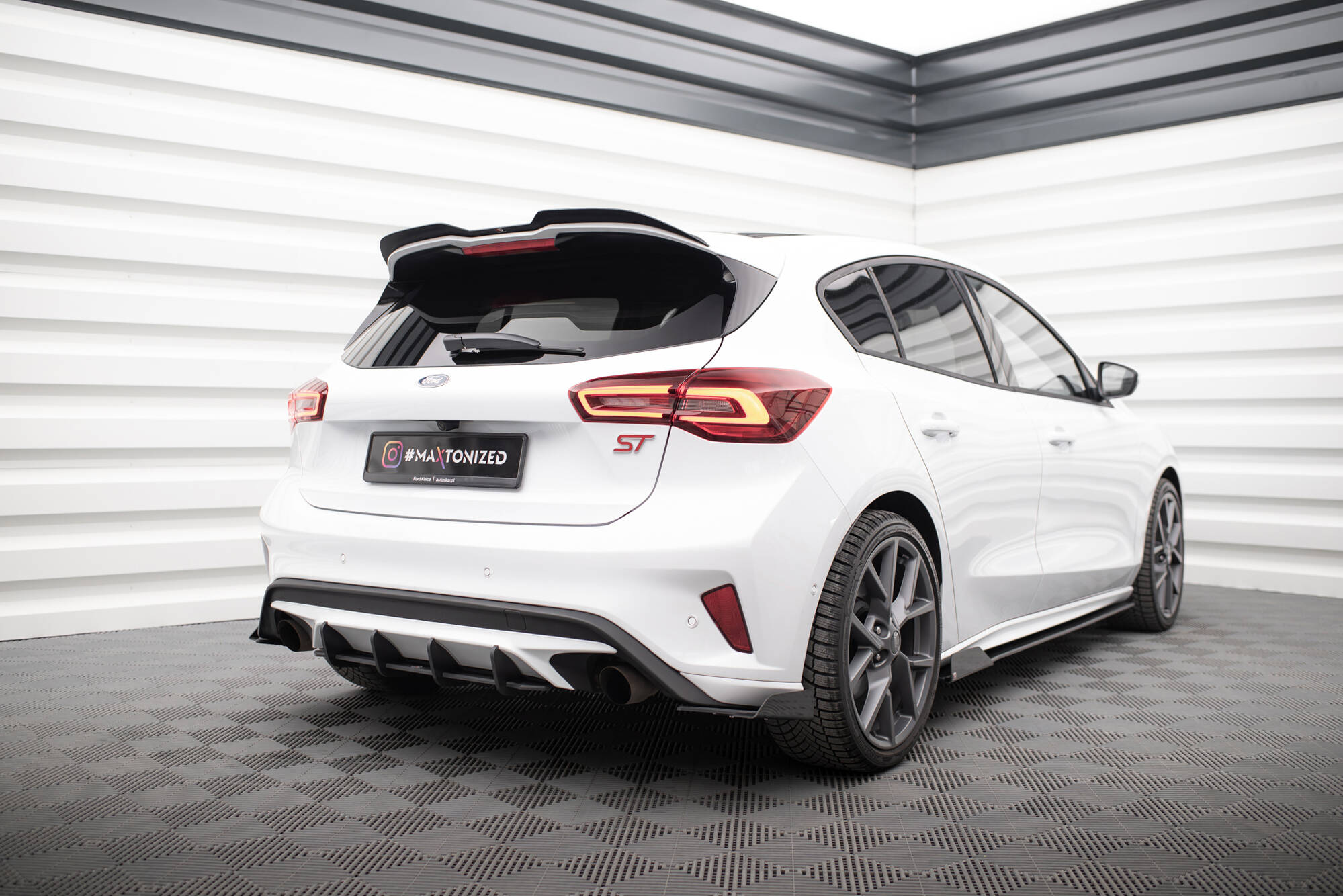Robuste Racing Heckschürze für Ford Focus ST Mk4