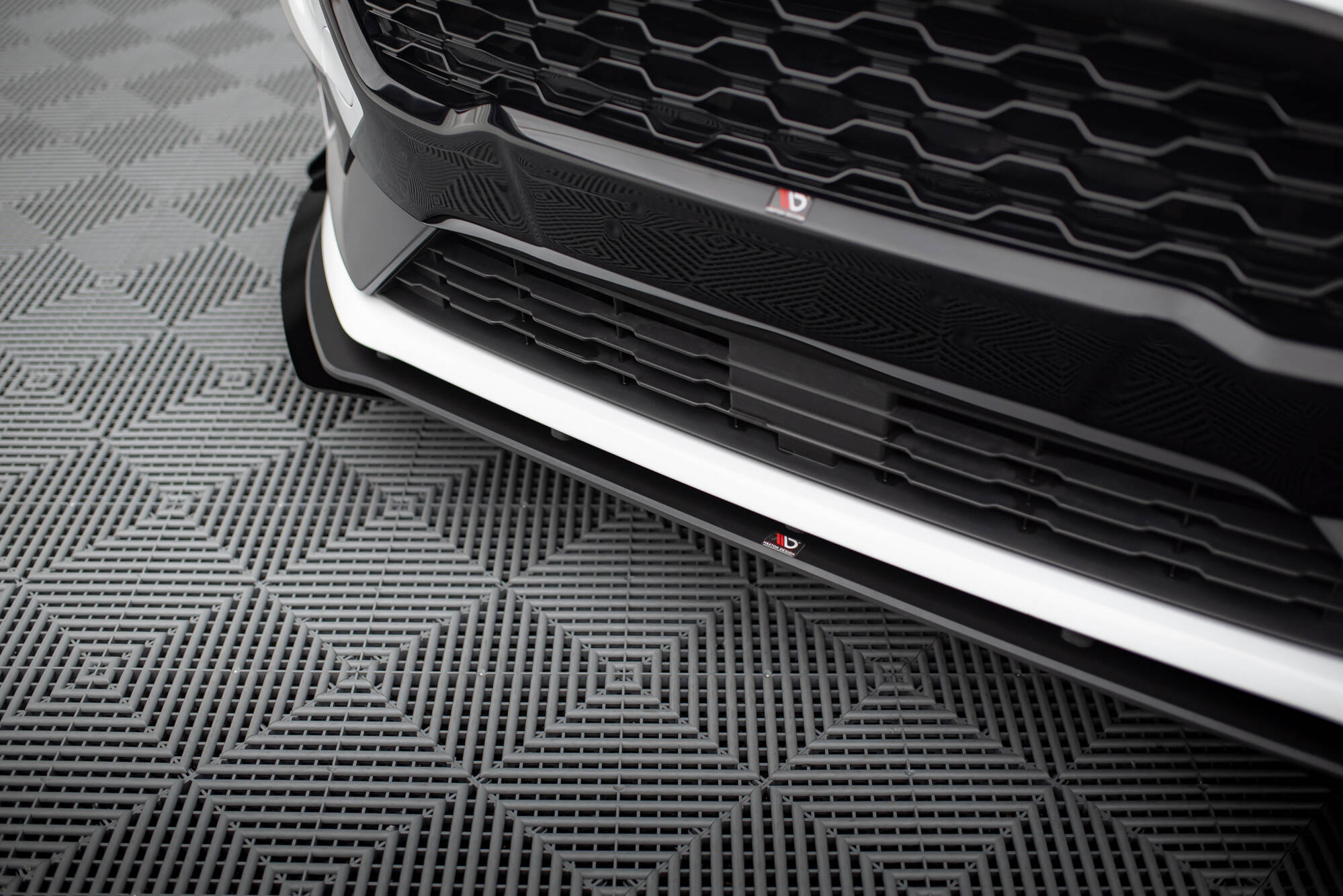 Street Pro Front Ansatz für + Front Stoßstangen Racing Flaps passend für Ford Fiesta Mk8 ST / ST-Line schwarz Hochglanz