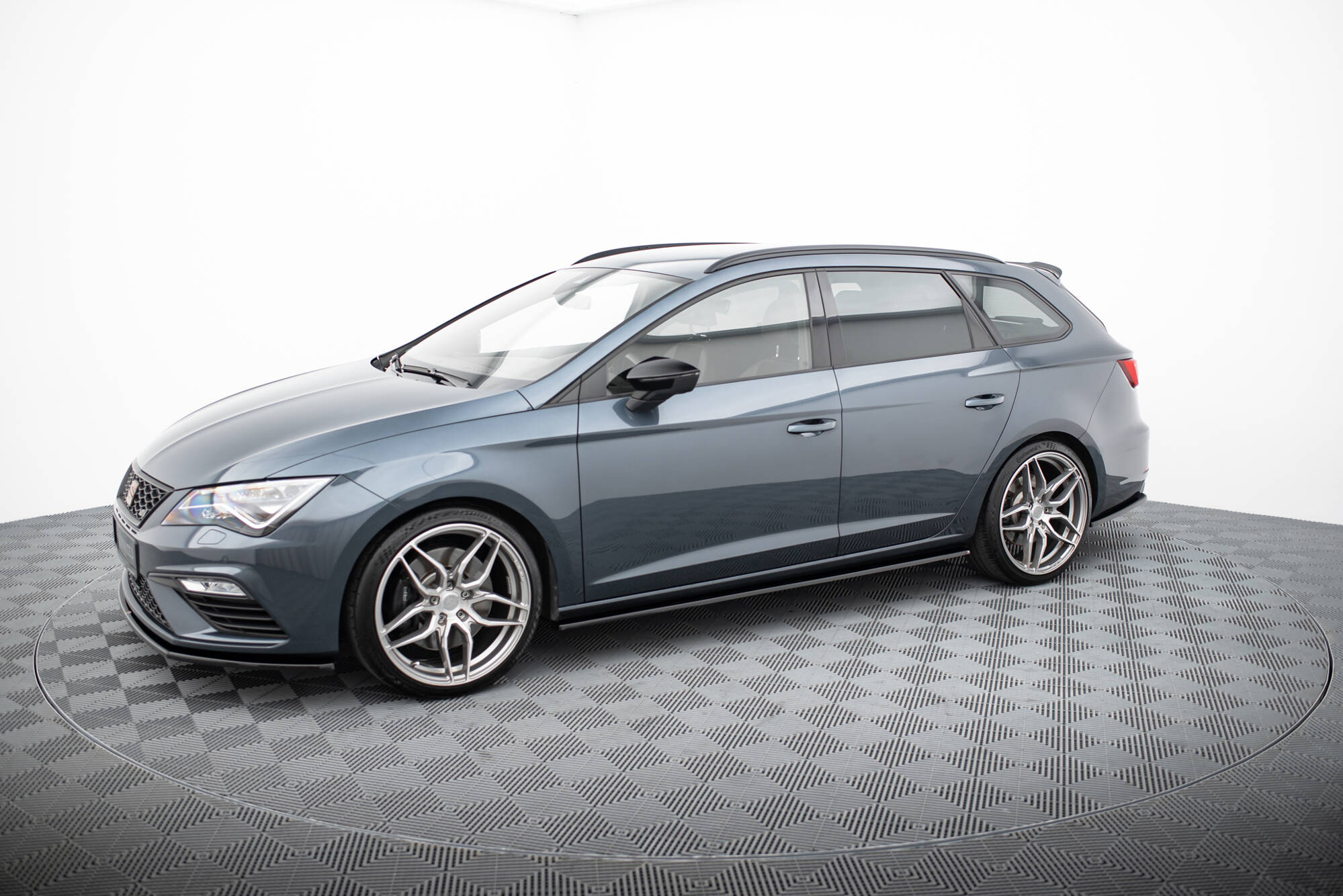 Street+ Seitenschweller Leisten V.1 passend für Seat Leon Mk3 CUPRA/ FR FL schwarz Hochglanz