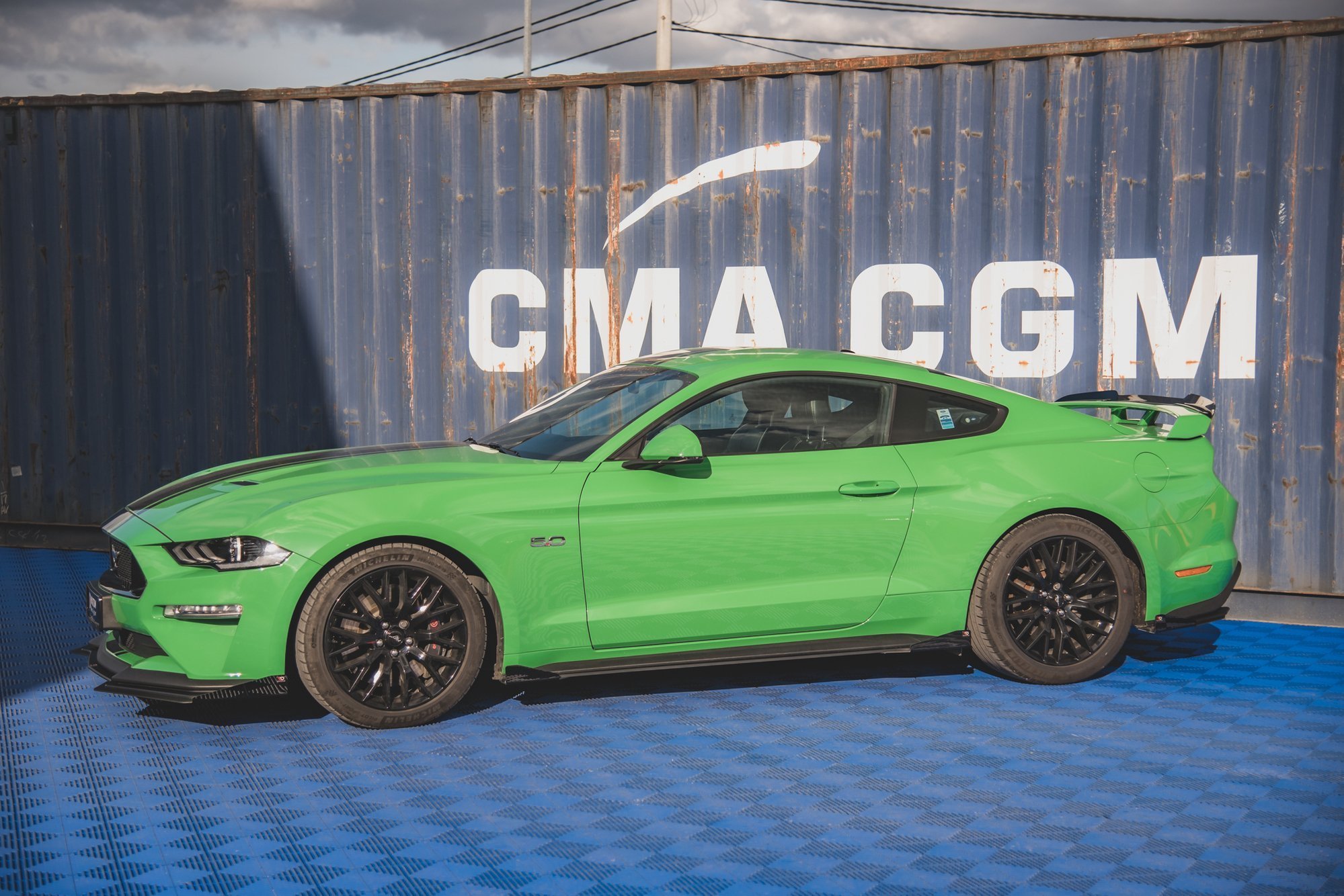 Street Pro Seitenschweller Leisten V.1 + Flaps passend für Ford Mustang GT Mk6 FL schwarz Hochglanz