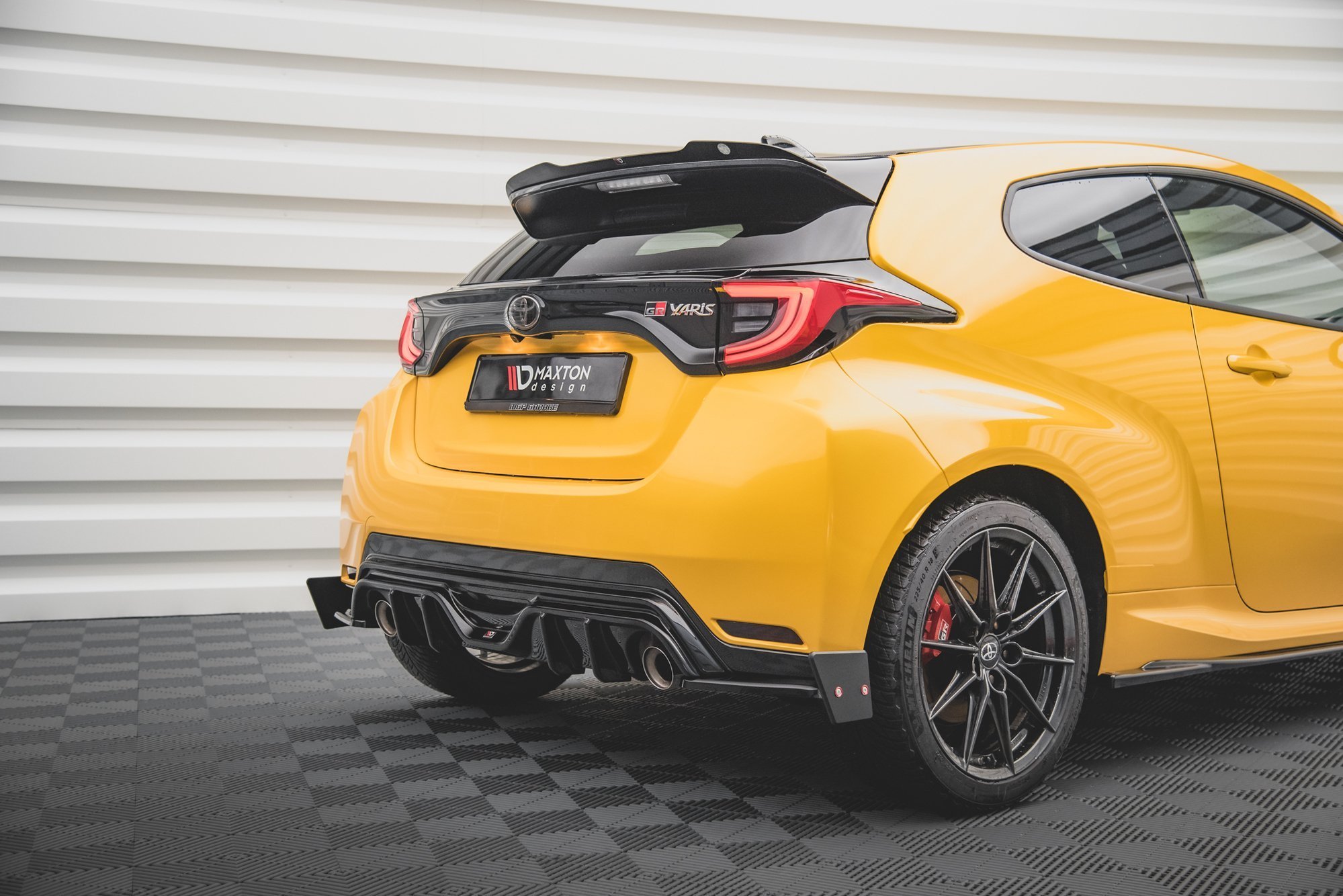 Street+ Heck Ansatz Flaps V.4 passend für Toyota GR Yaris Mk4 schwarz Hochglanz