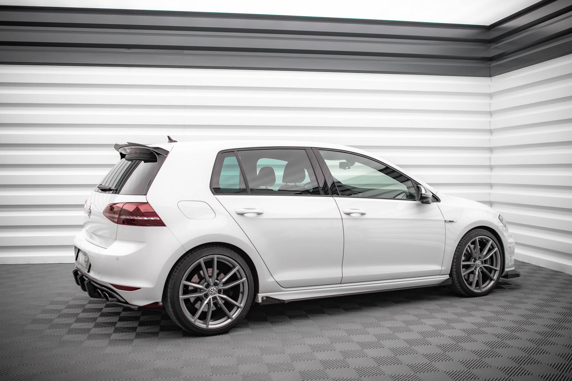Street Pro Seitenschweller Leisten + Flaps passend für VW Golf R Mk7 schwarz Hochglanz