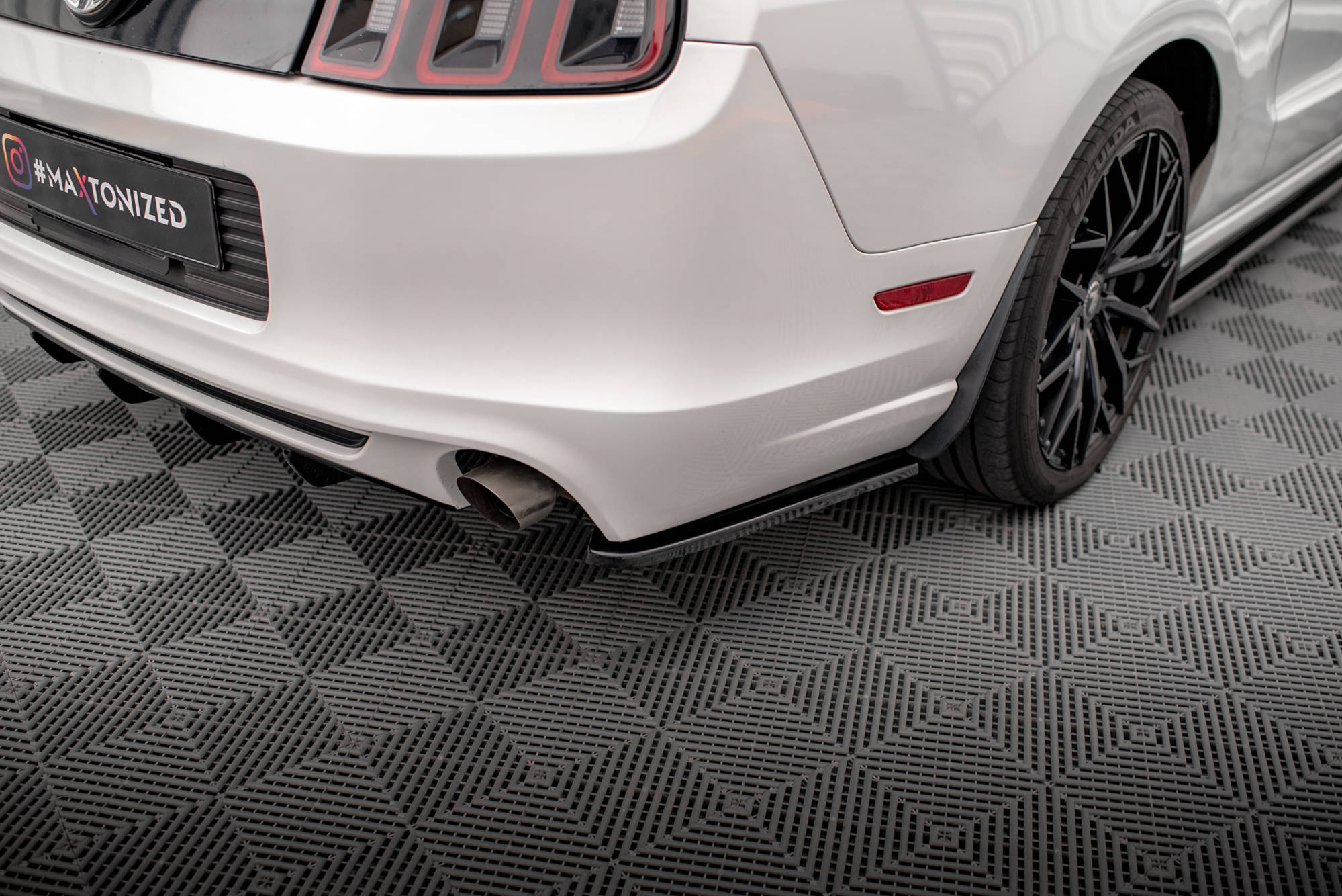 Street+ Heck Ansatz Flaps passend für Ford Mustang Mk5 FL schwarz Hochglanz