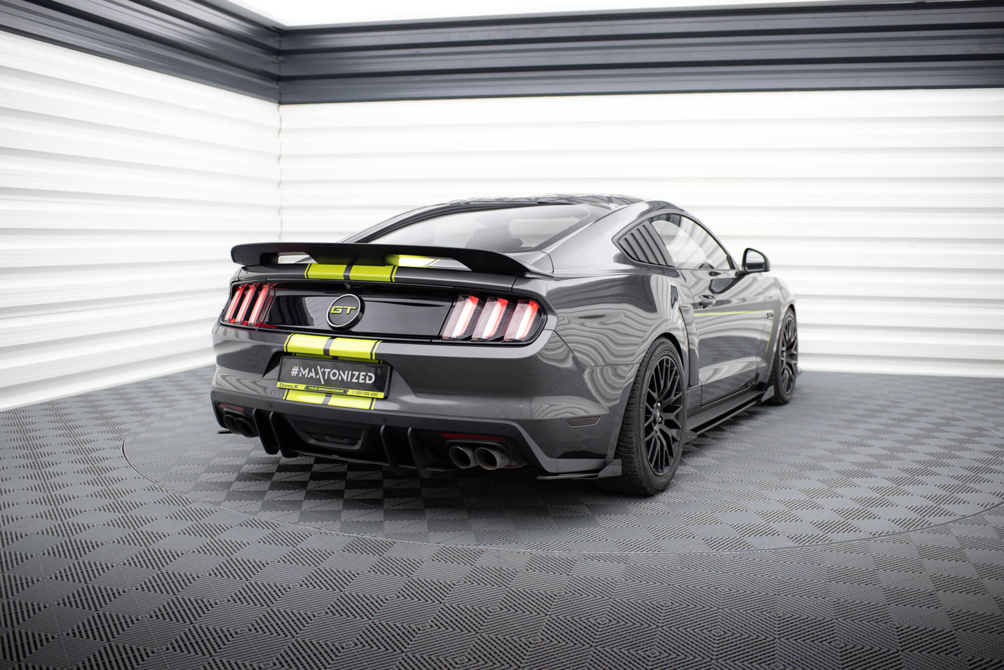Street Pro Heck Ansatz Flaps passend für Ford Mustang GT Mk6 schwarz Hochglanz