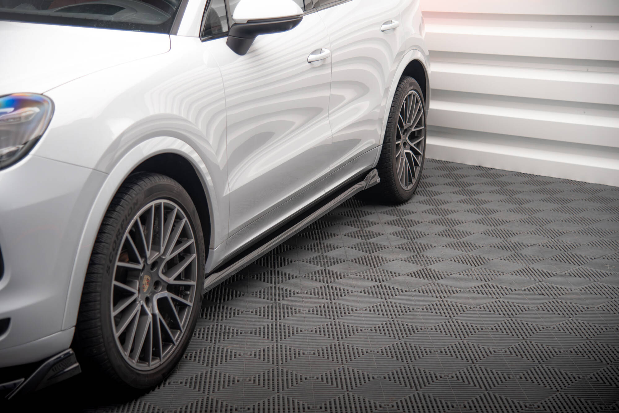 Street+ Seitenschweller Leisten passend für Porsche Cayenne Coupe / SUV Mk3 schwarz Hochglanz