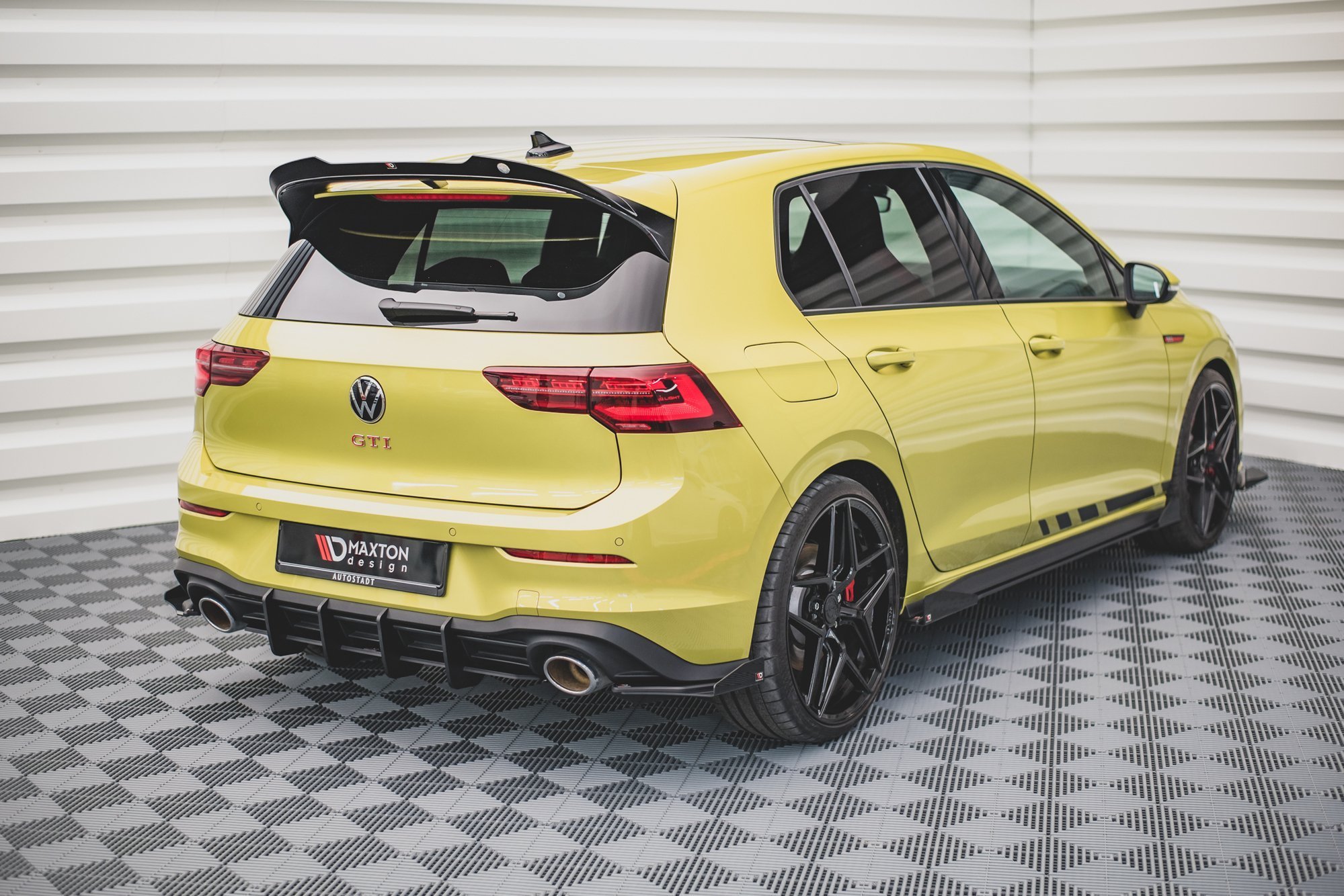 Street Pro Heckschürze Heck Ansatz Diffusor V.2 passend für VW Golf 8 GTI Clubsport schwarz-rot
