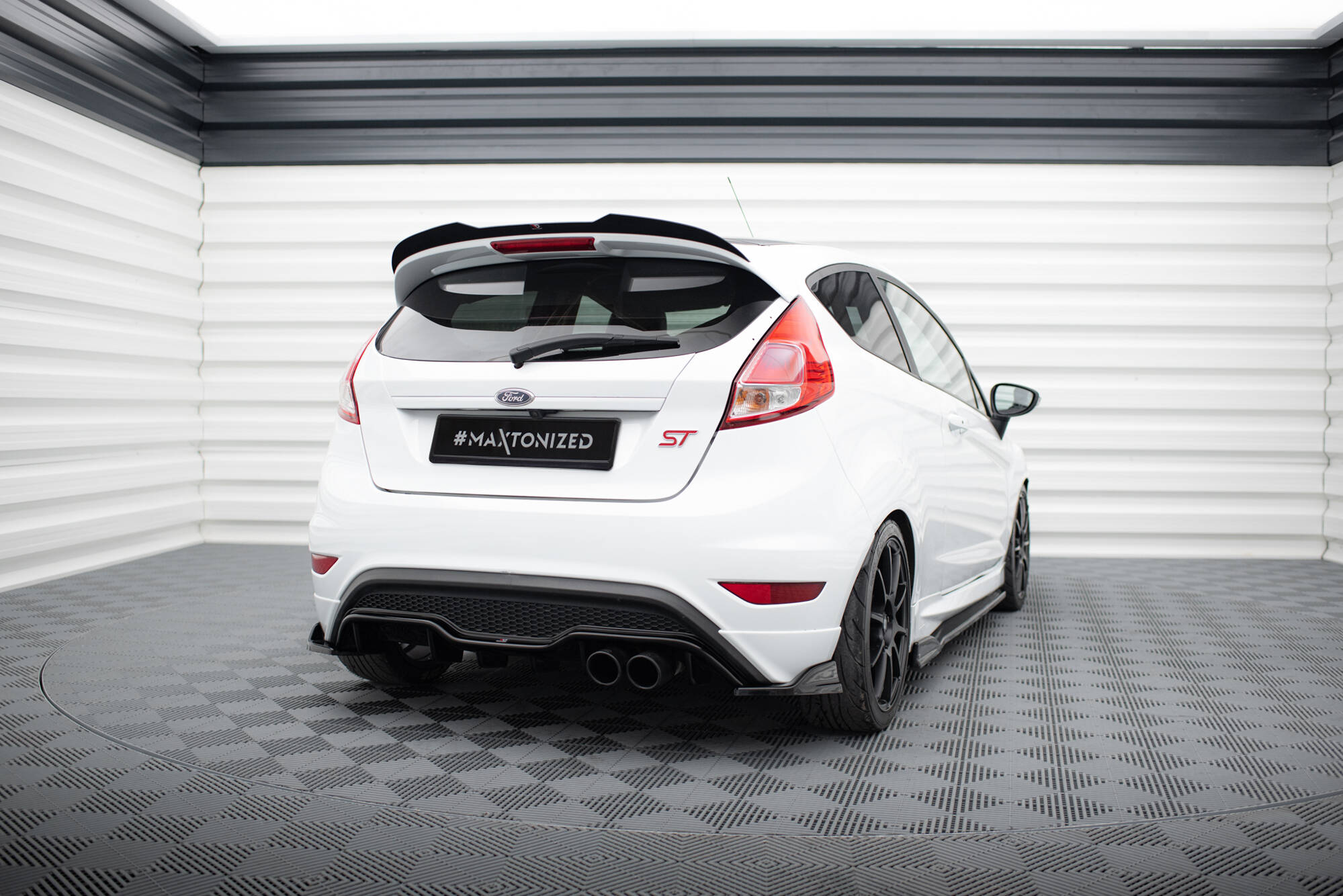 Diffusor Heck Ansatz für Ford Fiesta ST 3-Türige version Mk7 Facelift schwarz Hochglanz
