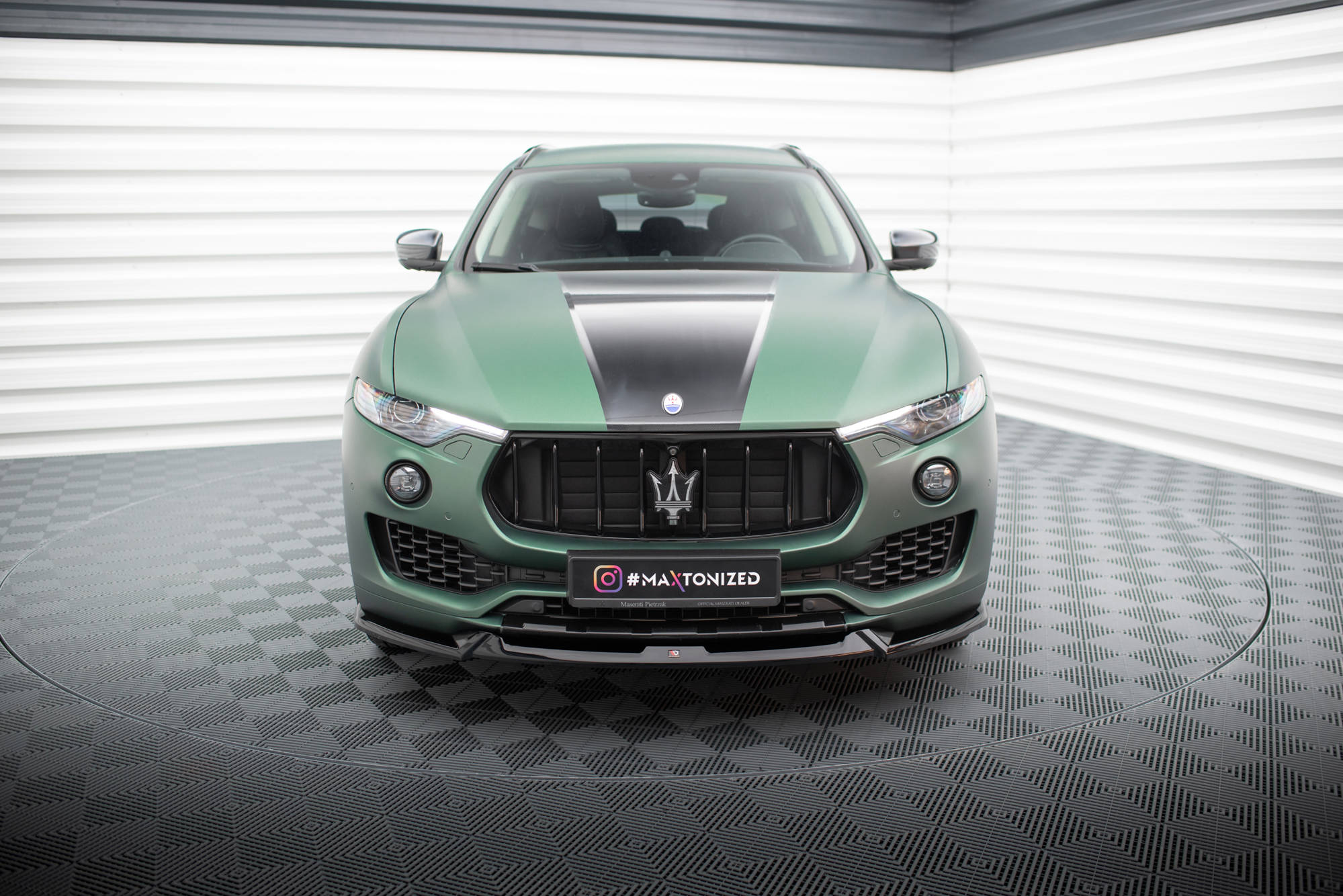 Frontlippe V.1 passend für Maserati Levante Mk1 schwarz Hochglanz