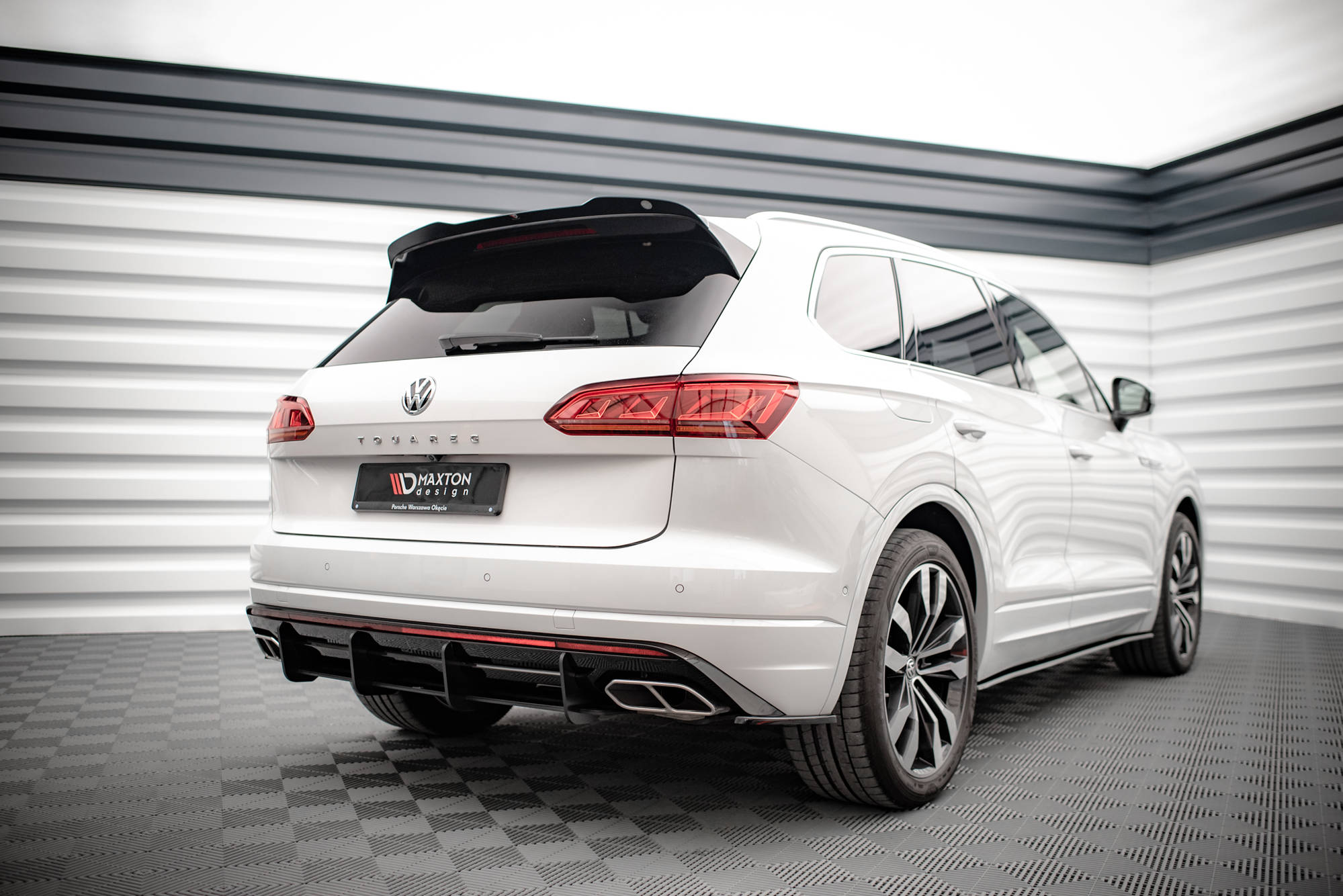 Heck Spoiler Aufsatz Abrisskante passend für VW Touareg R-Line Mk3 schwarz Hochglanz