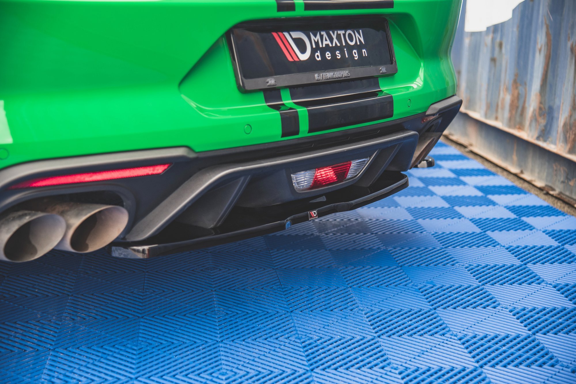 Street+ Mittlerer Diffusor Heck Ansatz passend für Ford Mustang GT Mk6 FL schwarz Hochglanz