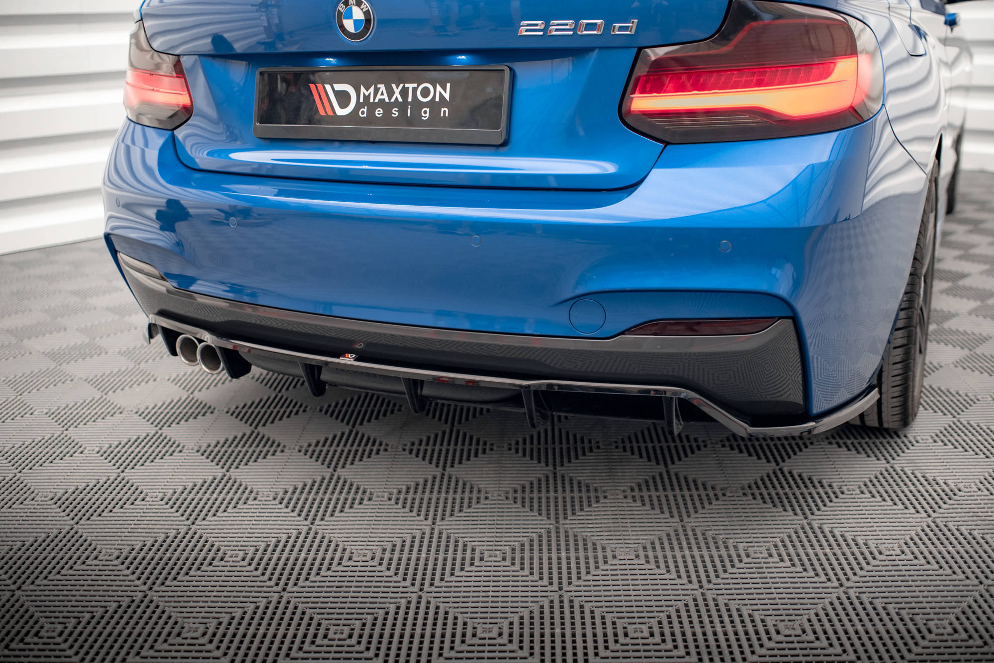 Street+ Mittlerer Diffusor RACE Heck Ansatz passend für BMW 2 M-Paket F22 schwarz Hochglanz