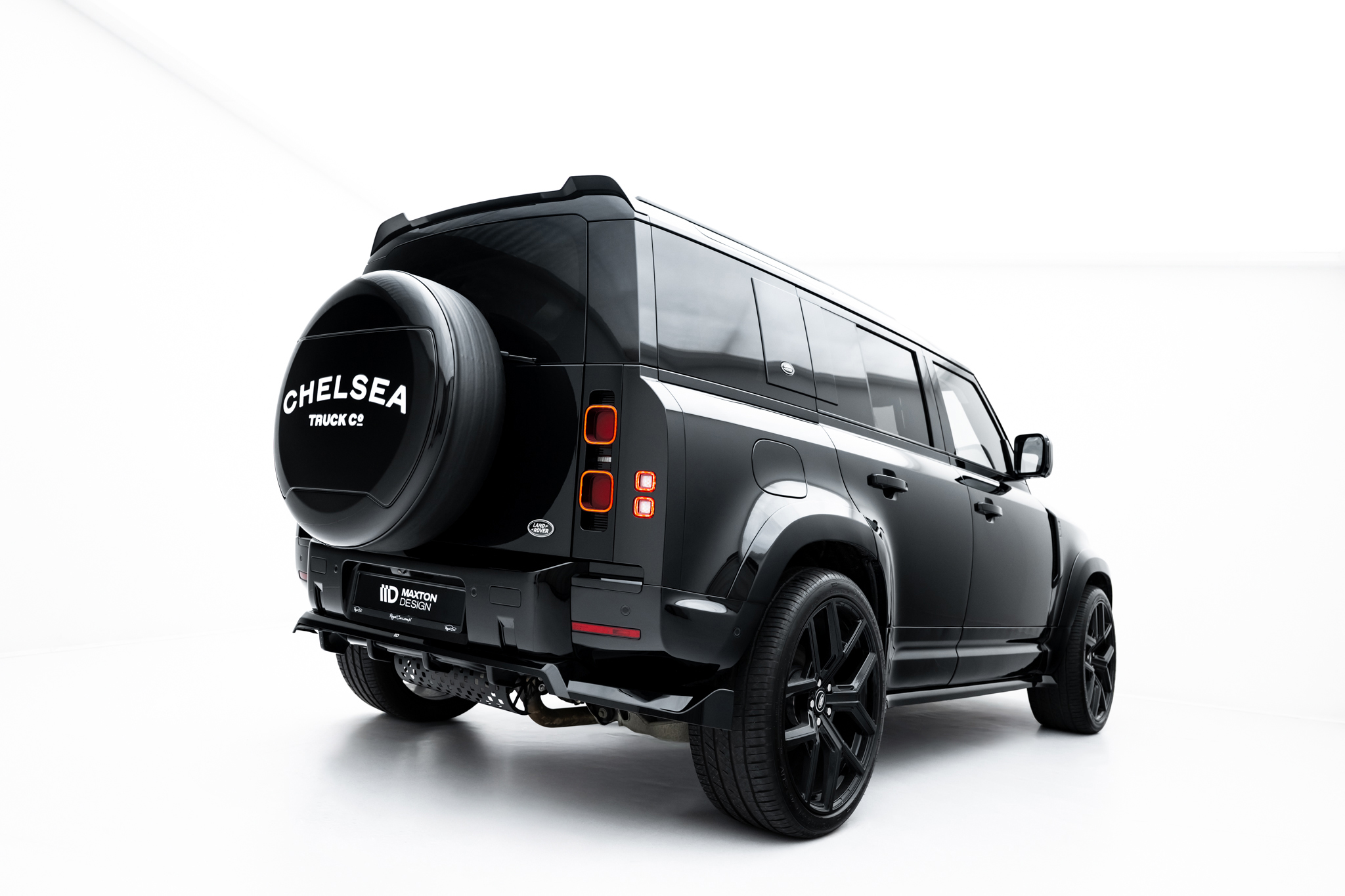 Street+ Mittlerer Diffusor RACE Heck Ansatz passend für Land Rover Defender Mk4 schwarz Hochglanz