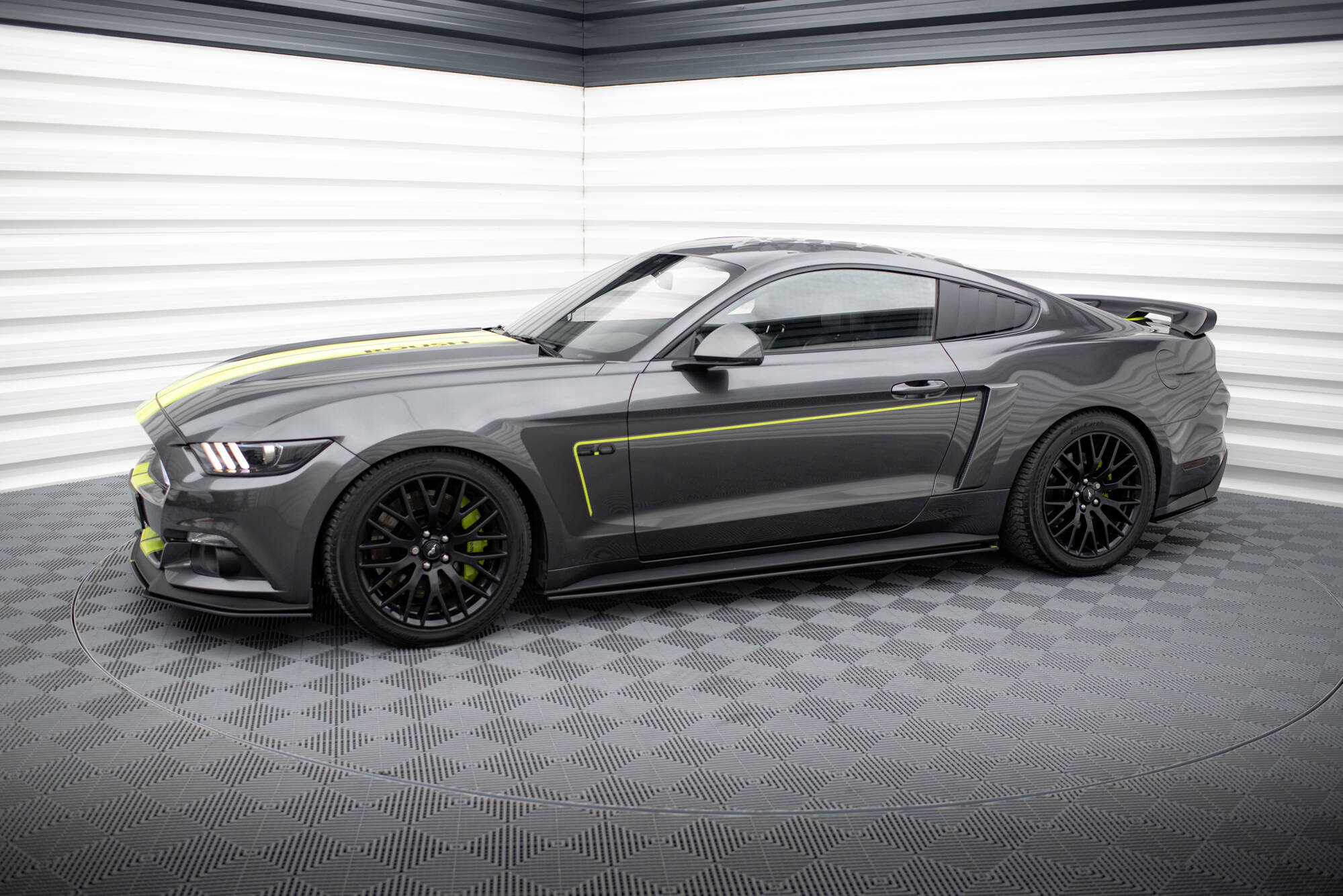 Street Pro Seitenschweller Leisten passend für Ford Mustang GT Mk6 rot