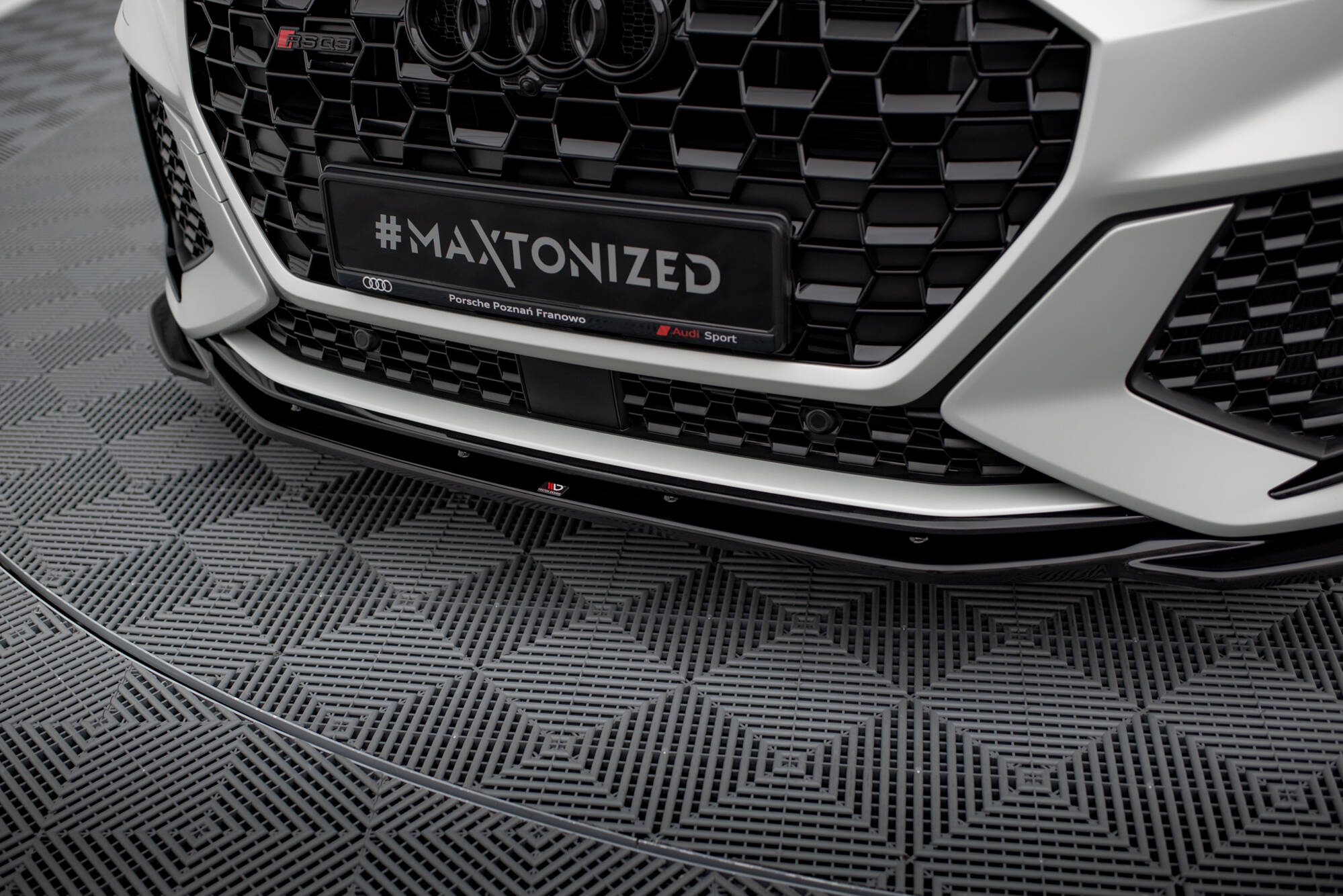 Front Ansatz V.2 für Audi RSQ3 Sportback / SUV F3 schwarz Hochglanz