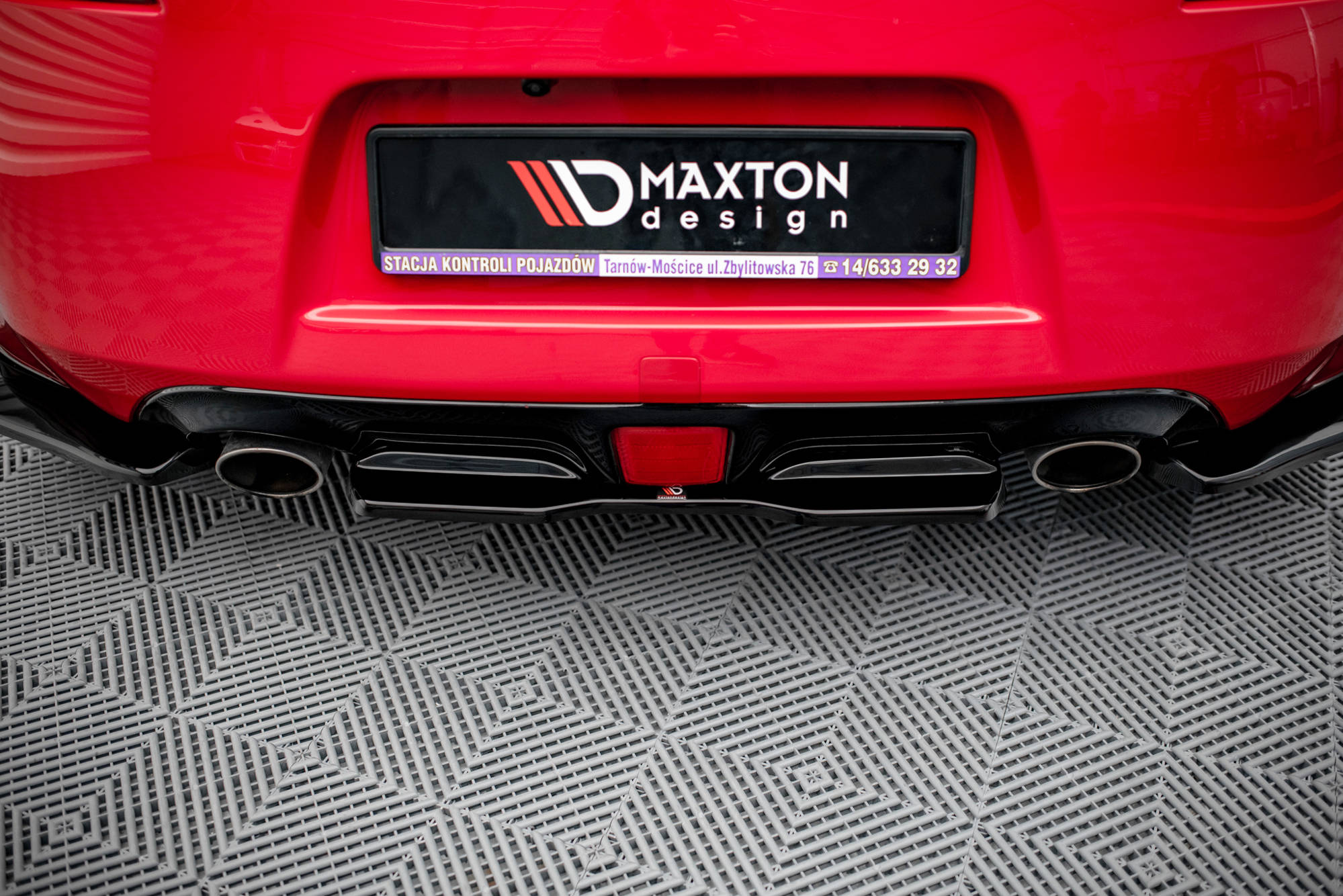 Street+ Mittlerer Diffusor Heck Ansatz V.2 passend für Nissan 370Z schwarz Hochglanz