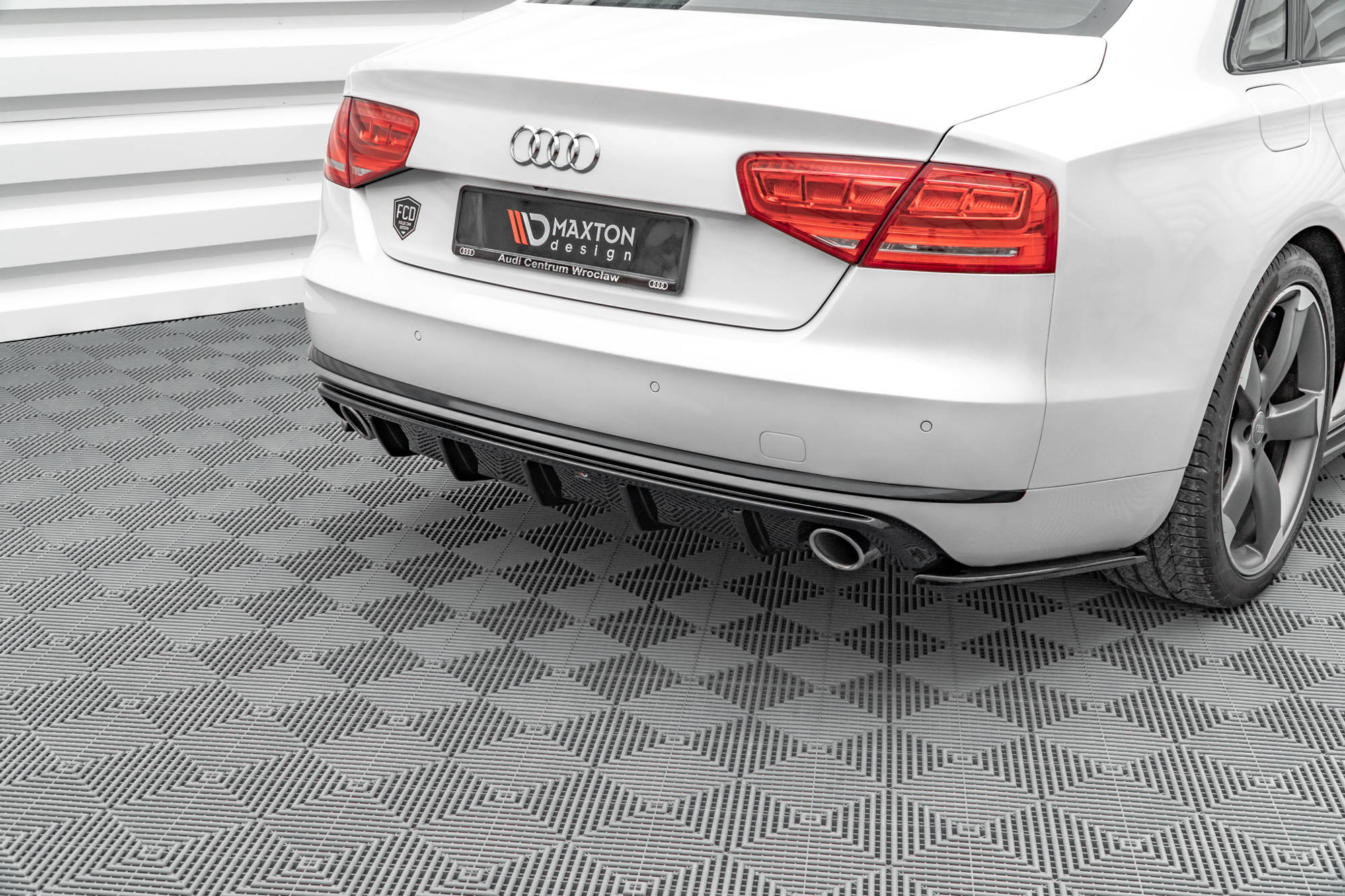 Street+ Heck Ansatz Diffusor passend für Audi A8 D4 schwarz Hochglanz