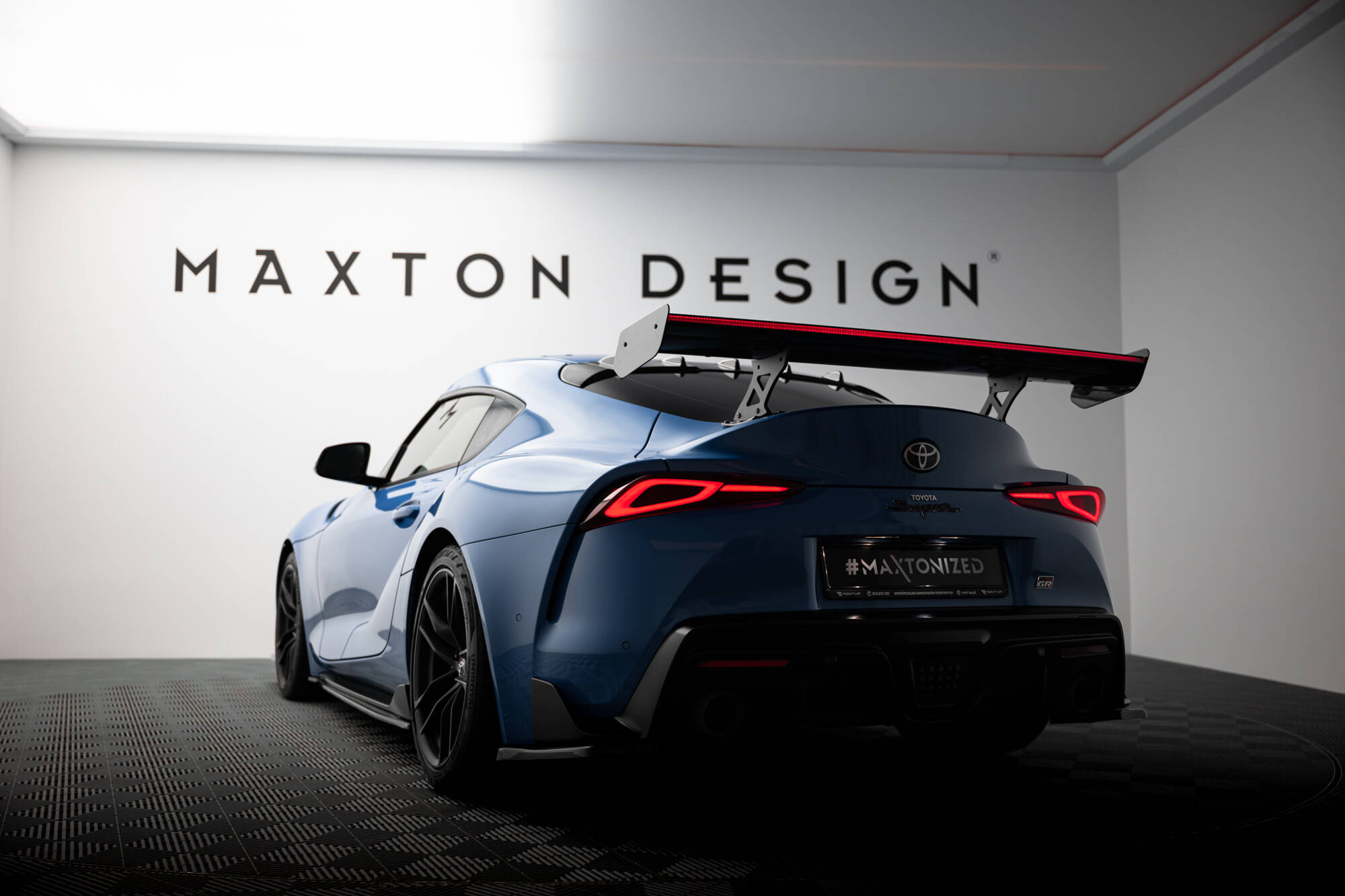 Carbon Heck Spoiler Heckflügel Standfuß Außen + LED passend für Toyota Supra Mk5