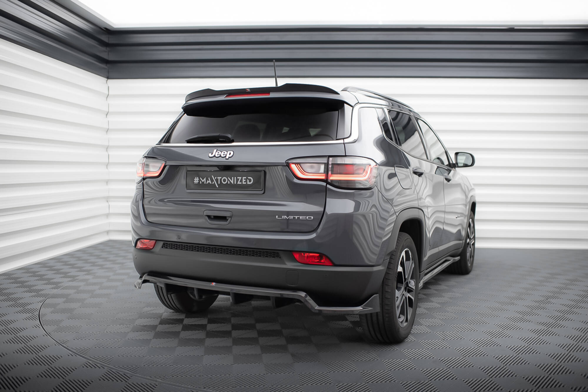 Street+ Mittlerer Diffusor RACE Heck Ansatz passend für Jeep Compass Limited Mk2 FL schwarz Hochglanz
