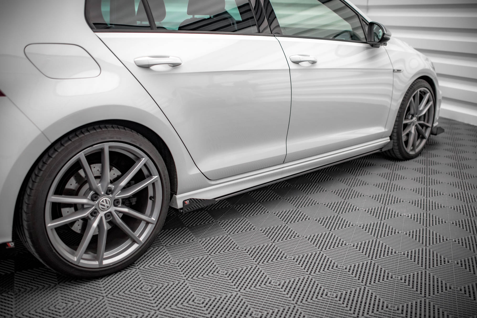 Street Pro Seitenschweller Leisten passend für VW Golf R Mk7 rot+ Hochglanz Flaps
