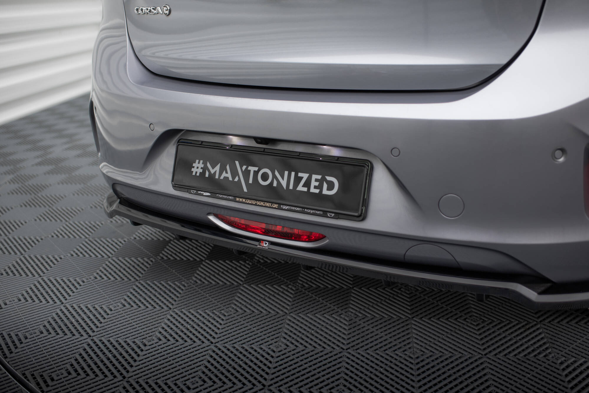 Street+ Mittlerer Diffusor RACE Heck Ansatz passend für Opel Corsa - e F Mk6 schwarz Hochglanz