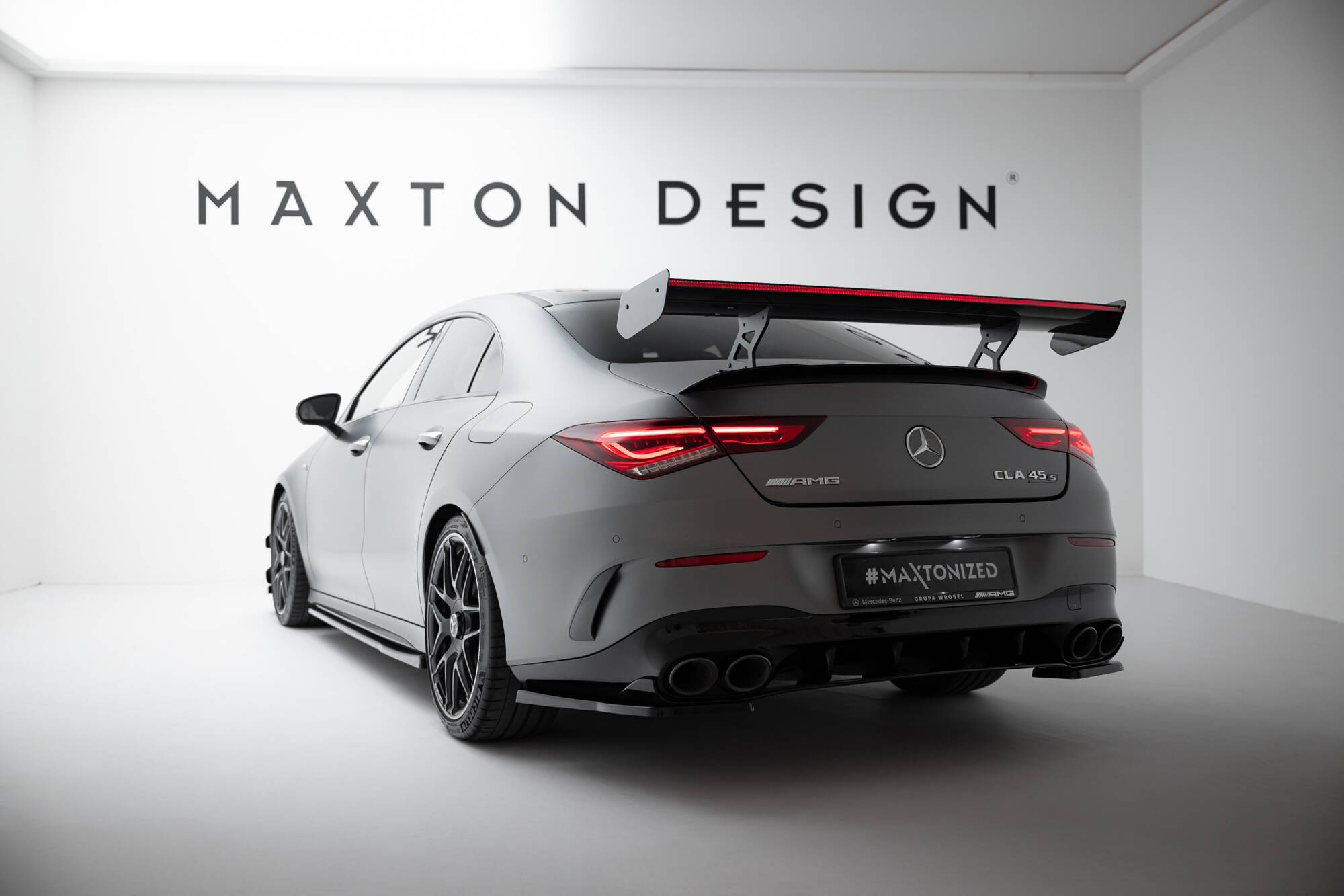 Carbon Heck Spoiler Heckflügel Standfuß Innen + LED passend für Mercedes CLA Coupe C118 / C118 FL