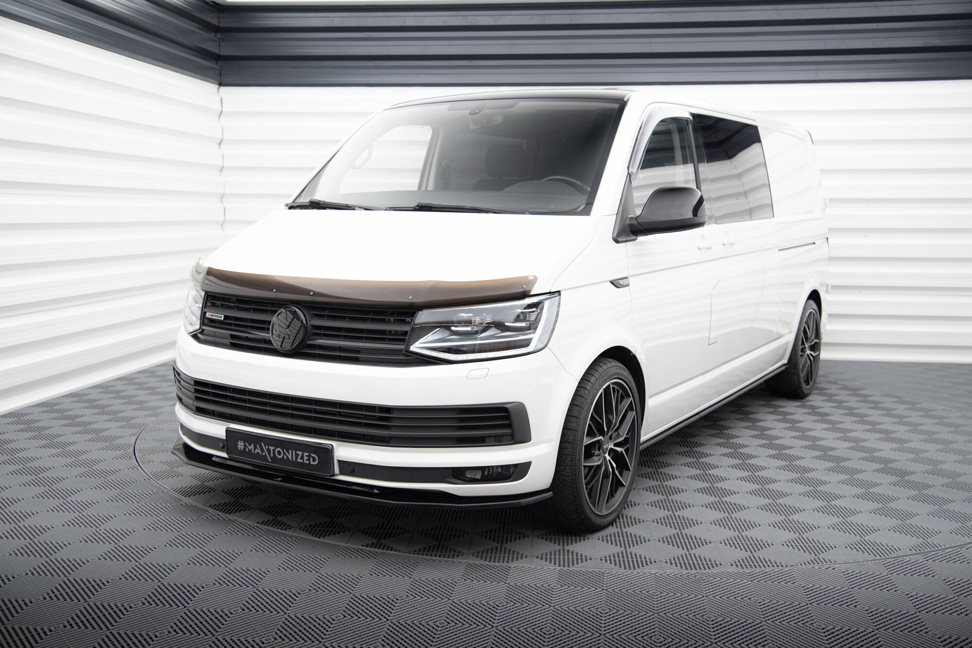Front Ansatz V.2 für VW T6 schwarz Hochglanz