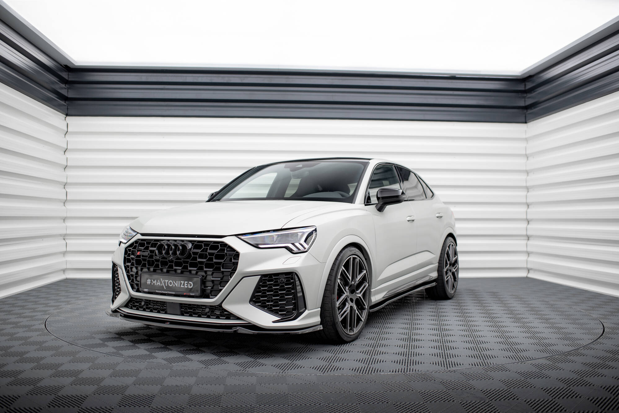 Front Ansatz V.1 für Audi RSQ3 Sportback / SUV F3 schwarz Hochglanz
