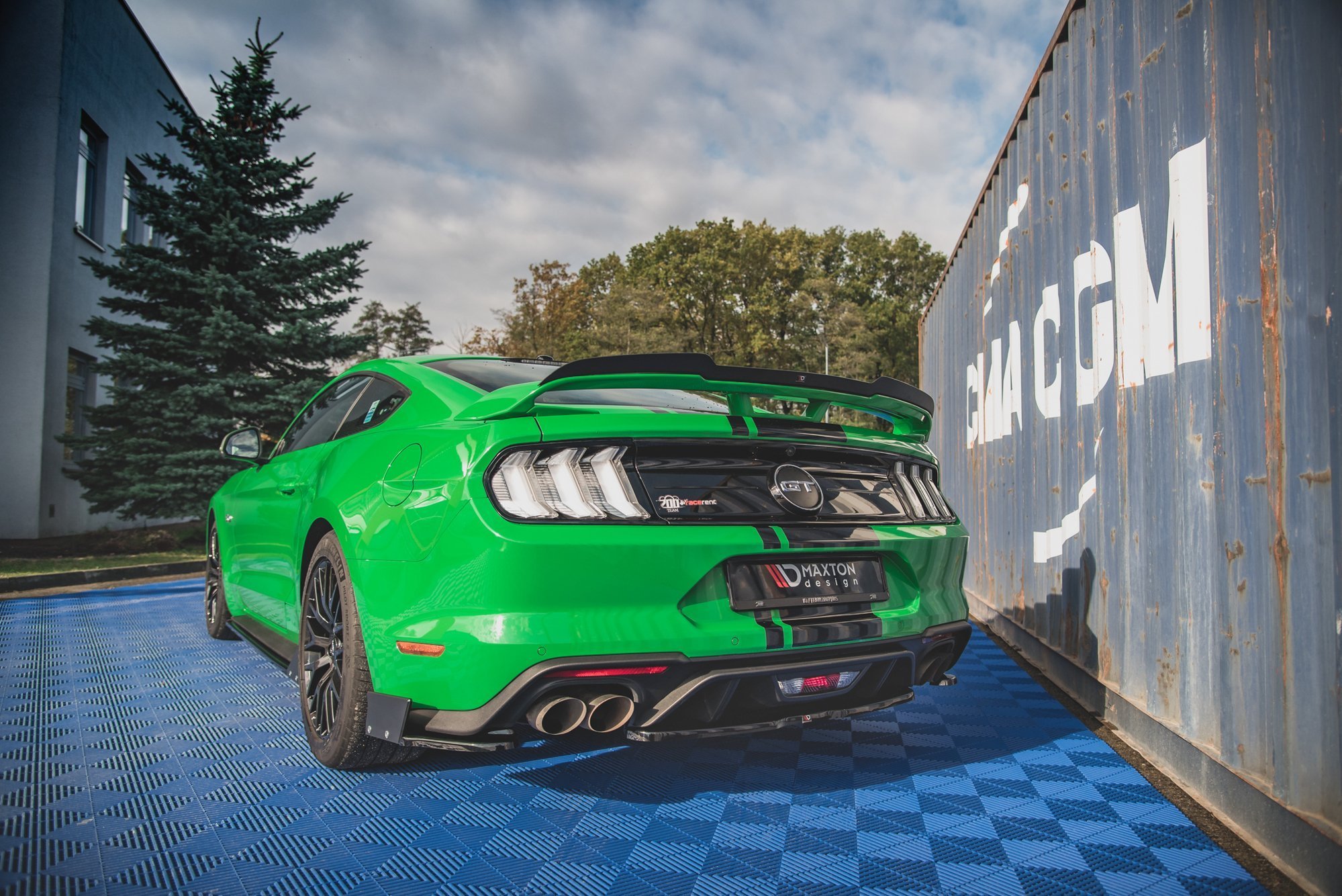 Street+ Mittlerer Diffusor Heck Ansatz passend für Ford Mustang GT Mk6 FL schwarz Hochglanz