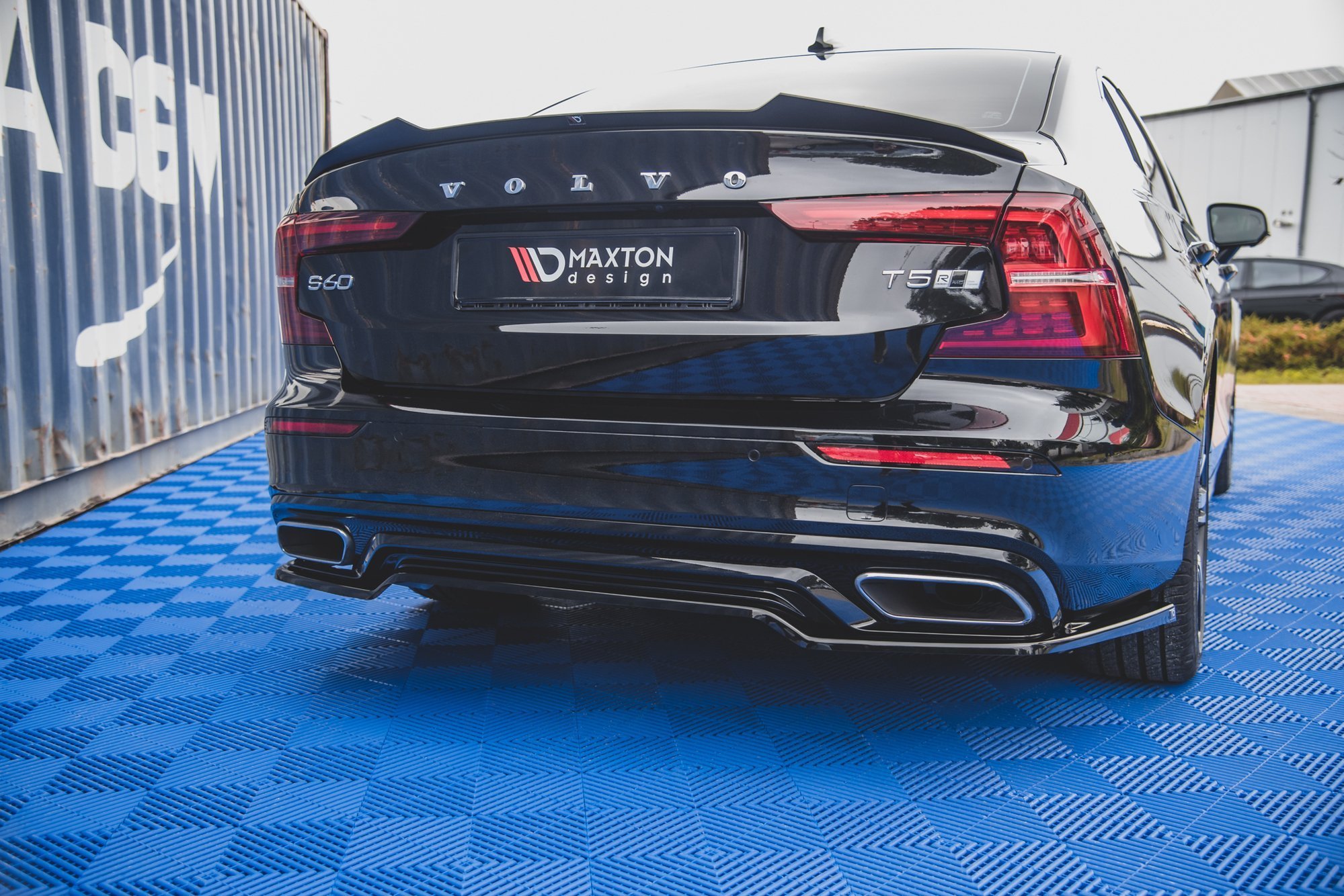 Street+ Mittlerer Diffusor Heck Ansatz passend für Volvo S60/V60 R-Design Mk3 schwarz Hochglanz