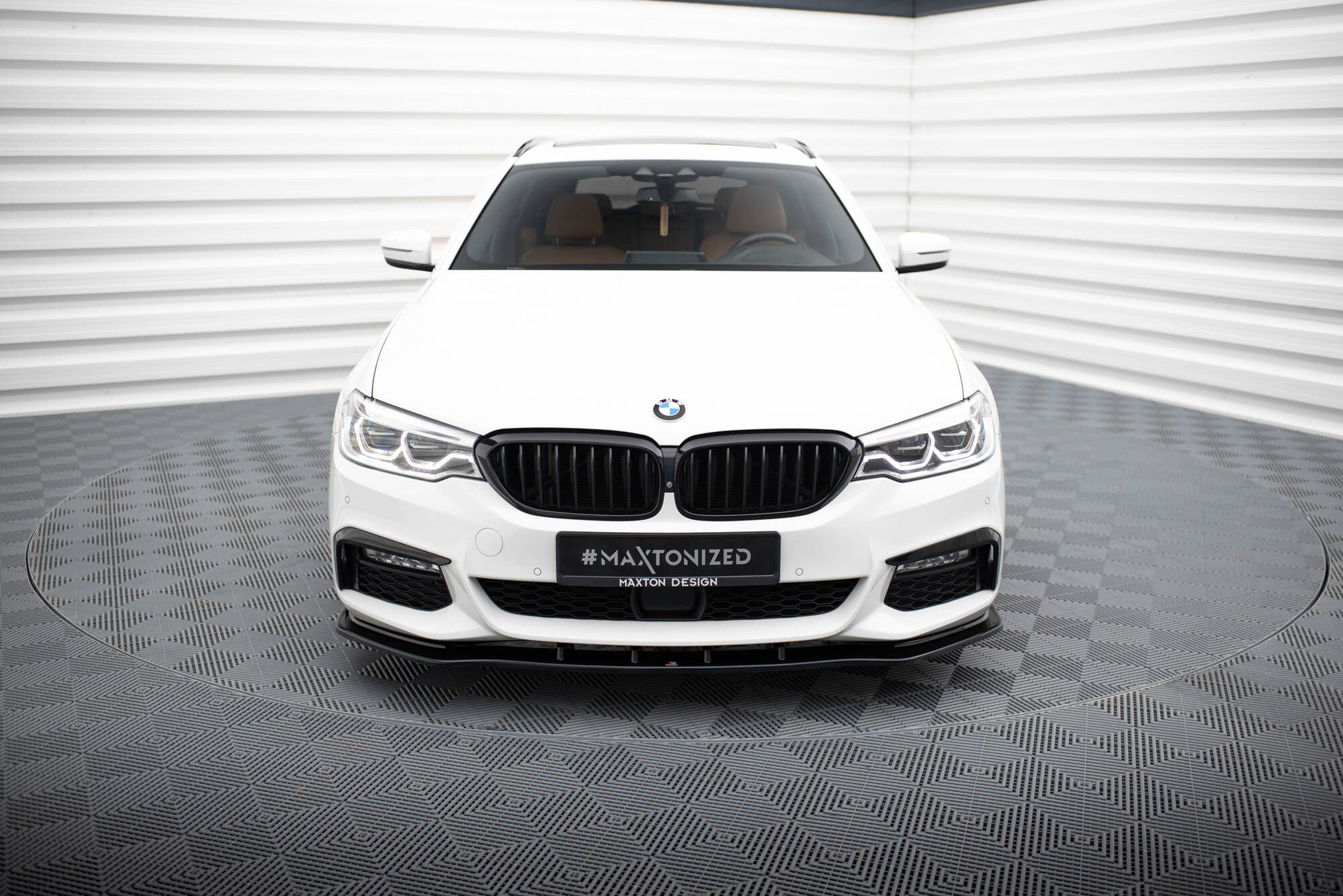 Front Ansatz V.1 für BMW 5er M-Paket / M550d / M550i G30/ G31 M-Paket schwarz Hochglanz