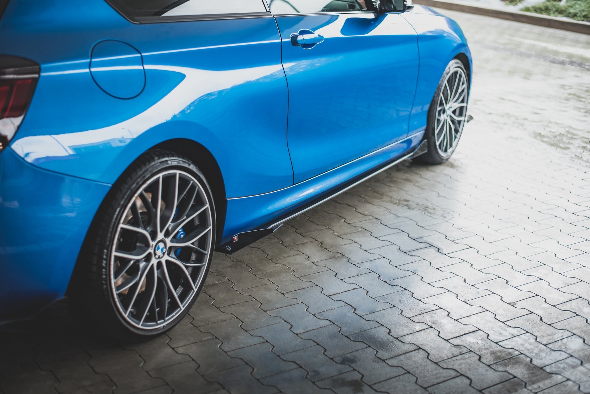 Street Pro Seitenschweller Leisten + Flaps passend für BMW 1er F21 M135i / M140i / M-Paket schwarz Hochglanz