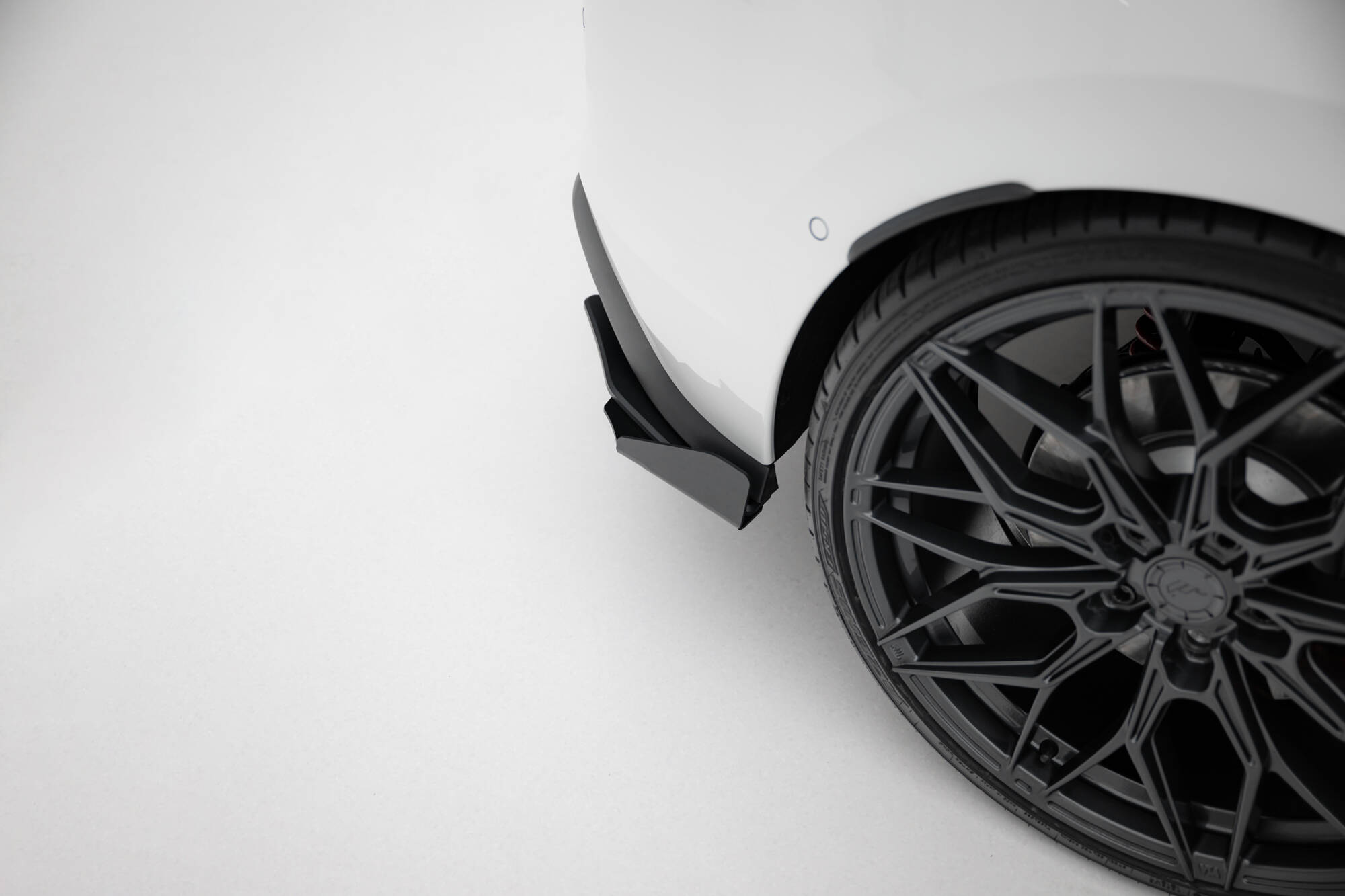 Hintere Seiten Flaps passend für VW Golf GTI / GTE / R-Line Mk8 schwarz Hochglanz