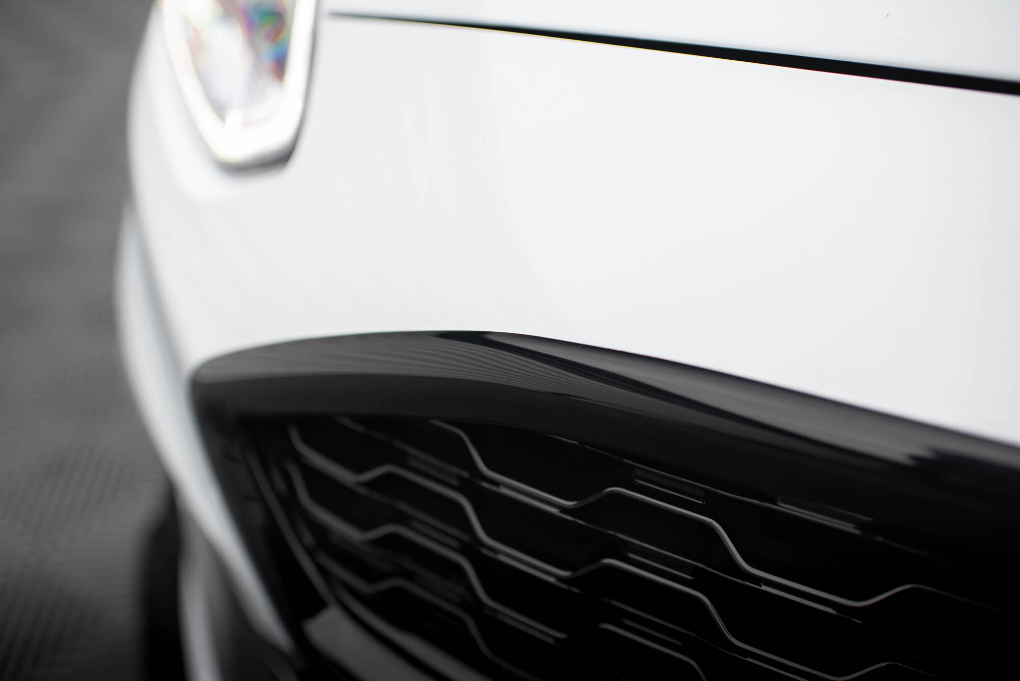 Front Grill Kühlergrill passend für Ford Fiesta ST / ST-Line Mk8 schwarz Hochglanz