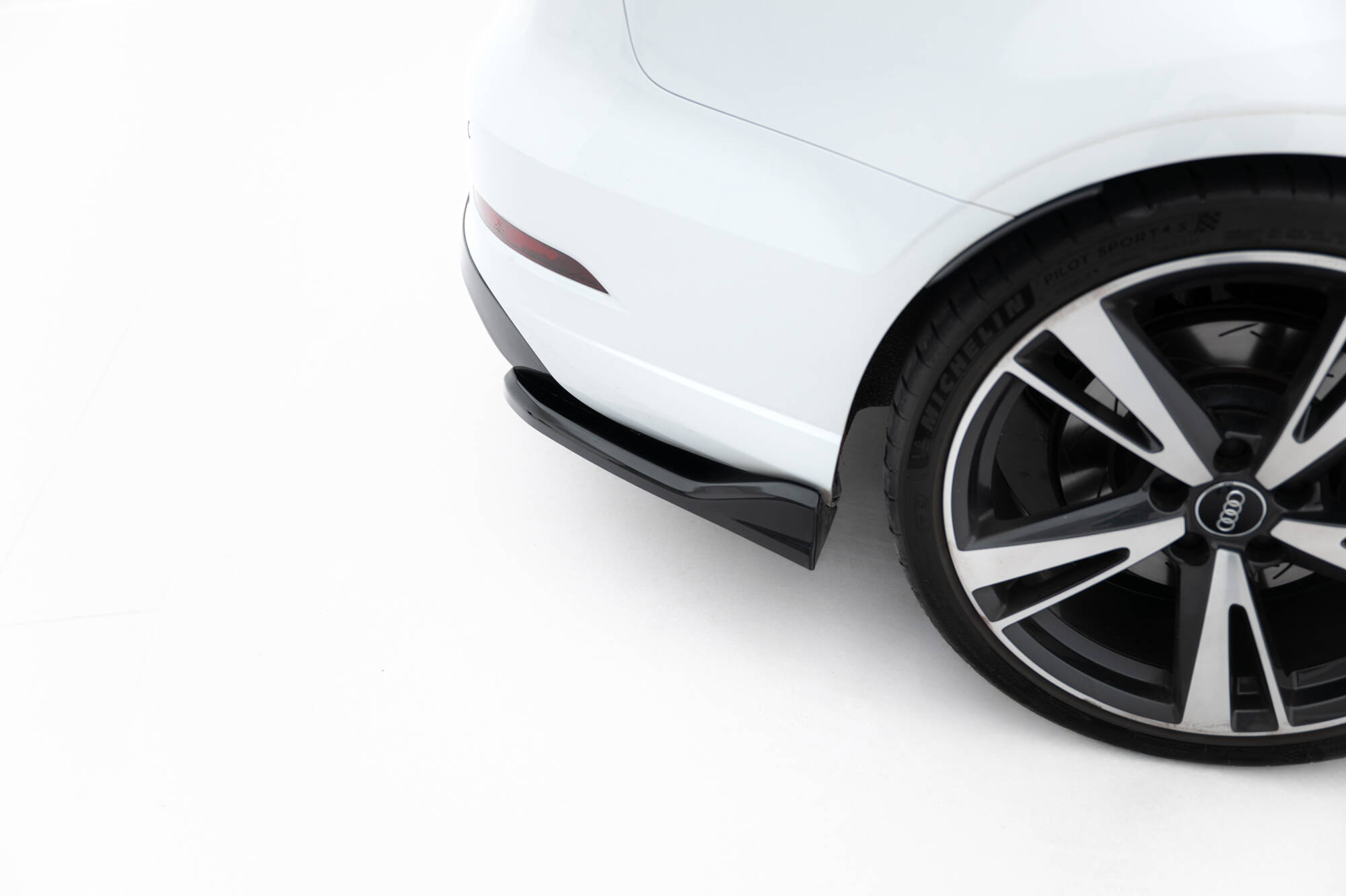Street+ Heck Ansatz Flaps V.5 passend für Audi RS3 Limousine 8V FL schwarz Hochglanz