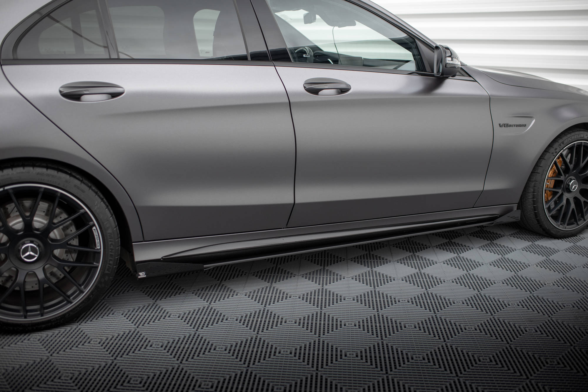 Street Pro Seitenschweller Leisten passend für Mercedes-AMG C63 Limousine / Kombi W205 FL rot+ Hochglanz Flaps