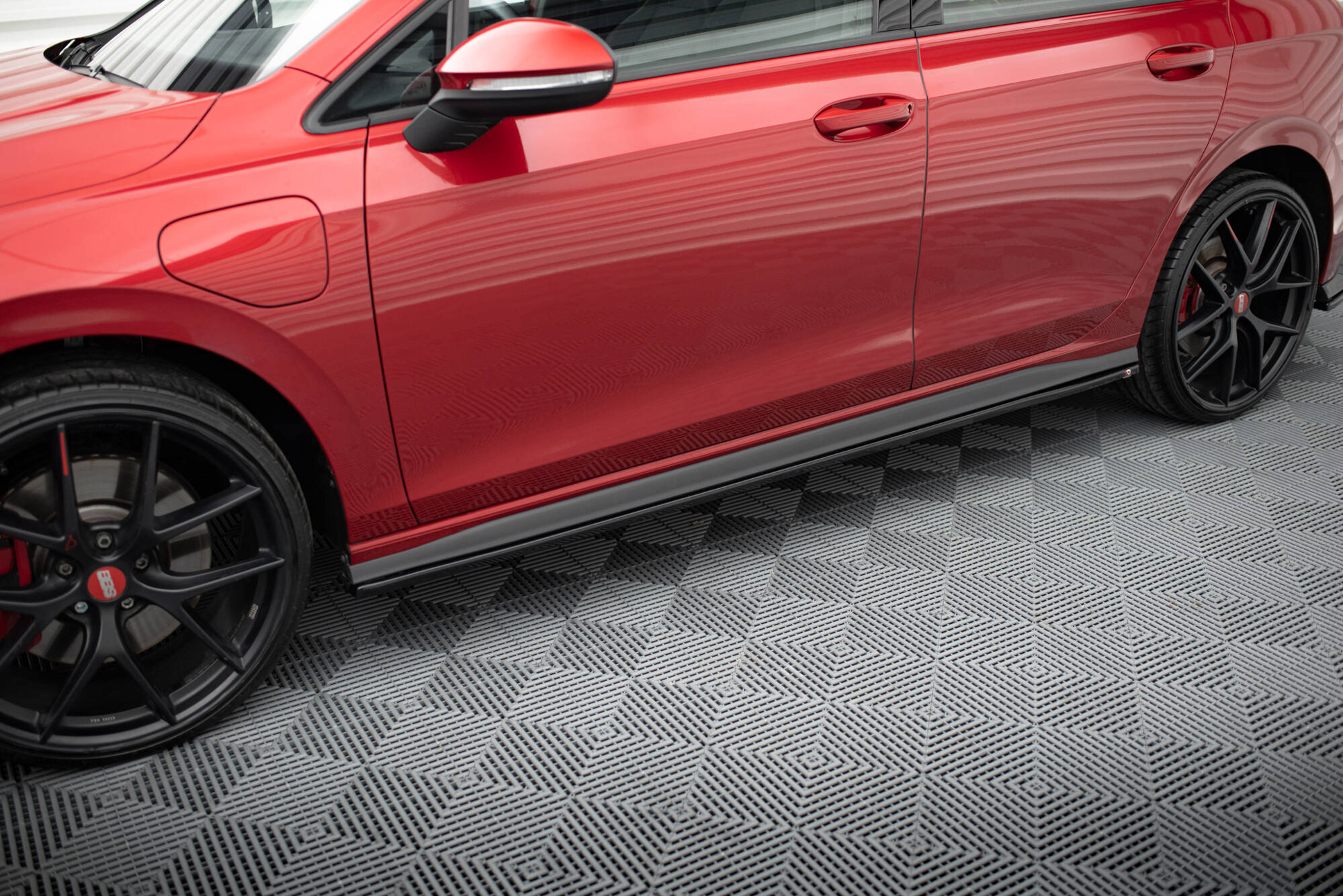Street+ Seitenschweller Leisten V.1 passend für VW Golf GTI / GTE / GTI Clubsport / GTD / R-Line Mk8 schwarz Hochglanz