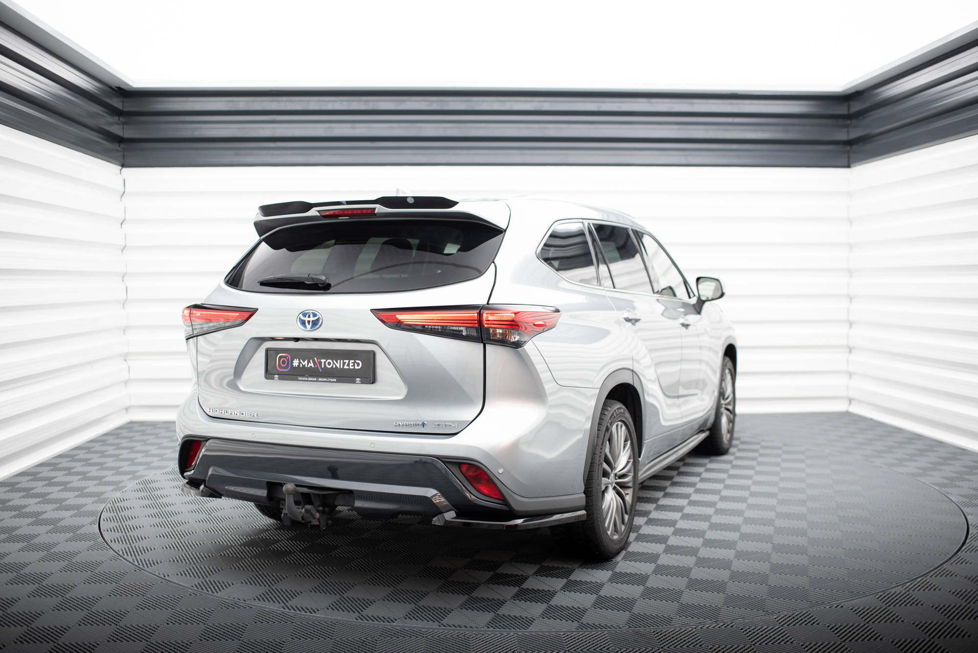 Street+ Heck Ansatz Flaps passend für Toyota Highlander Mk4 schwarz Hochglanz