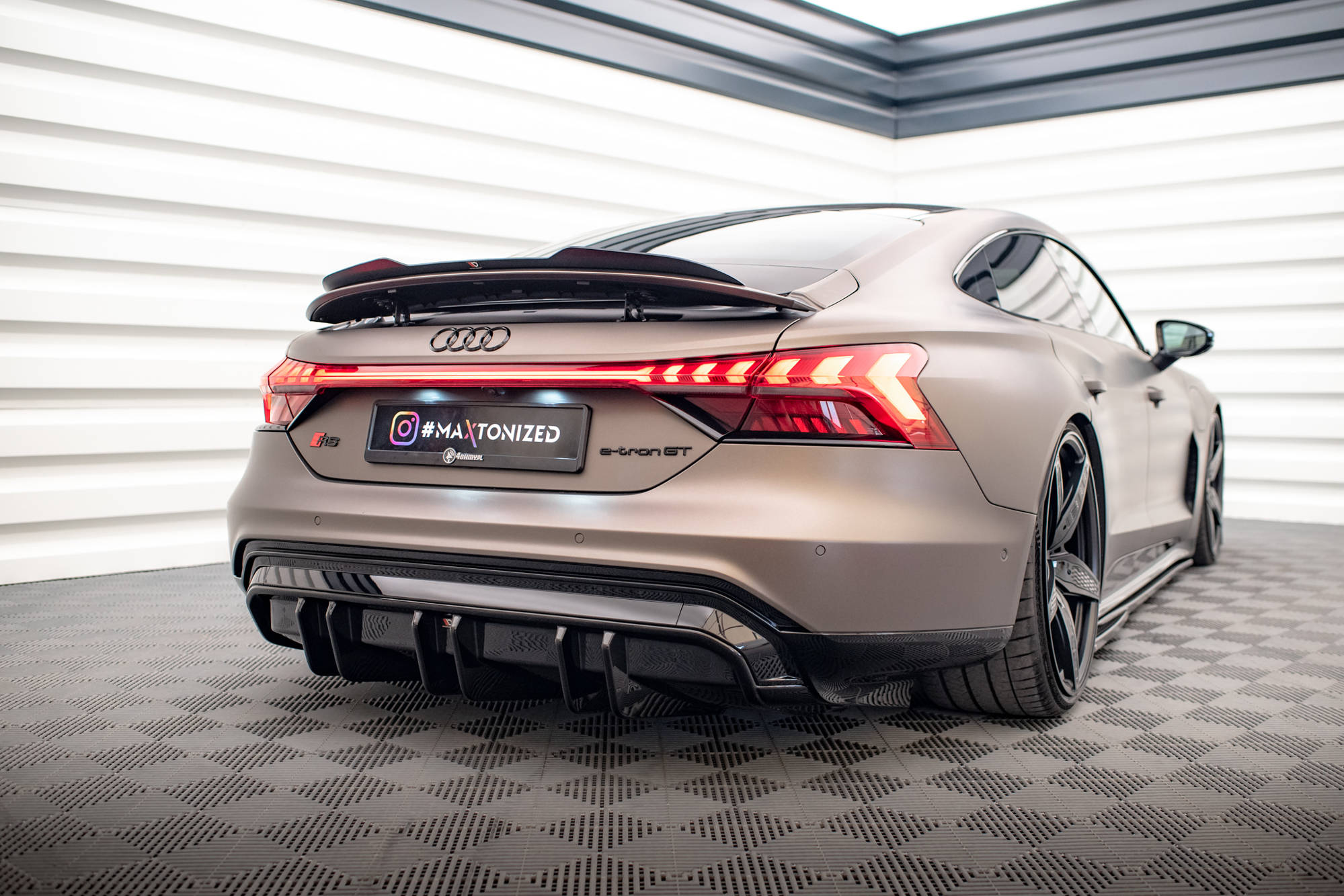 Street+ Heck Ansatz Diffusor passend für Audi e-Tron GT / RS GT Mk1 schwarz Hochglanz