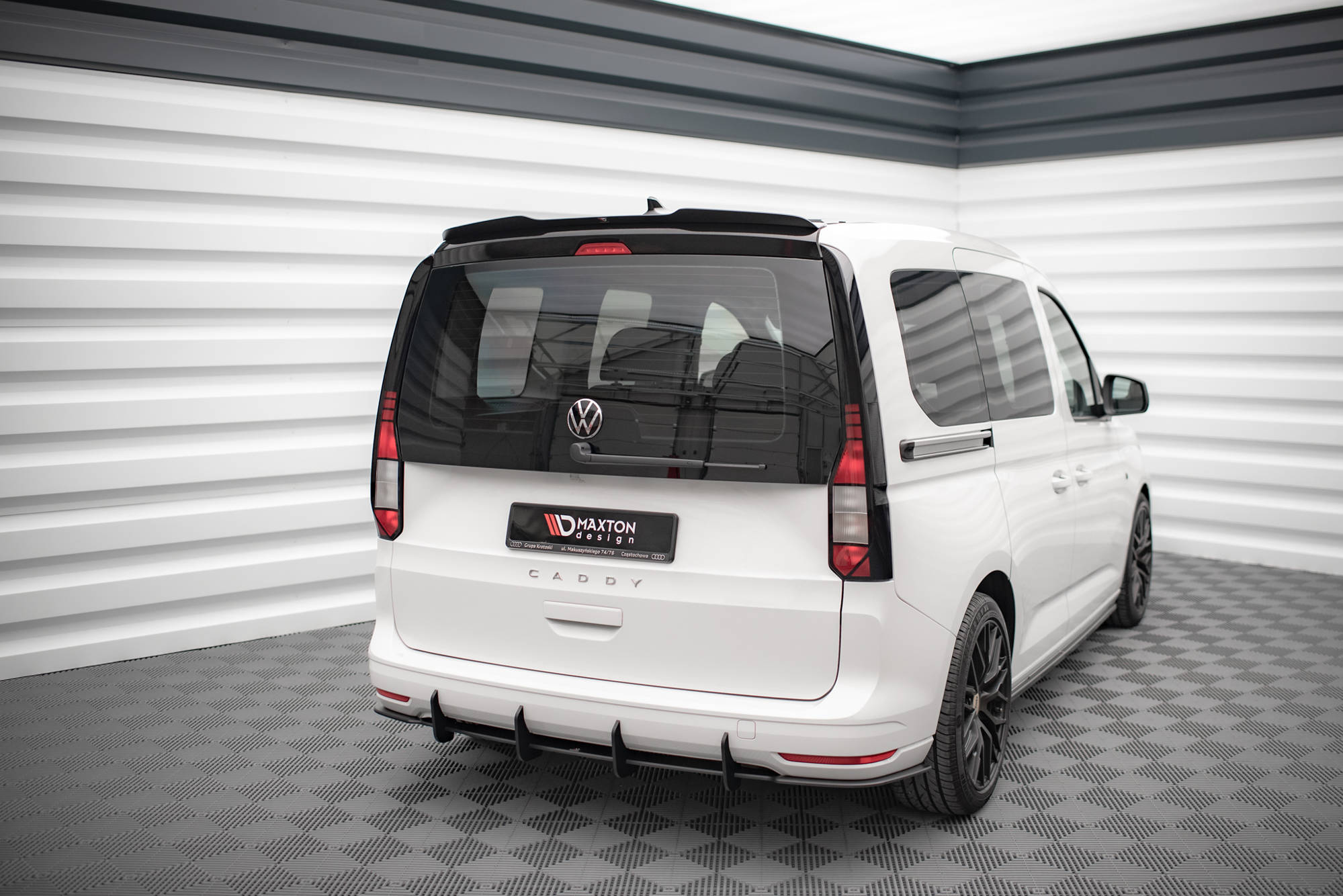 Street Pro Heckschürze Heck Ansatz Diffusor passend für VW Caddy Mk5 schwarz-rot