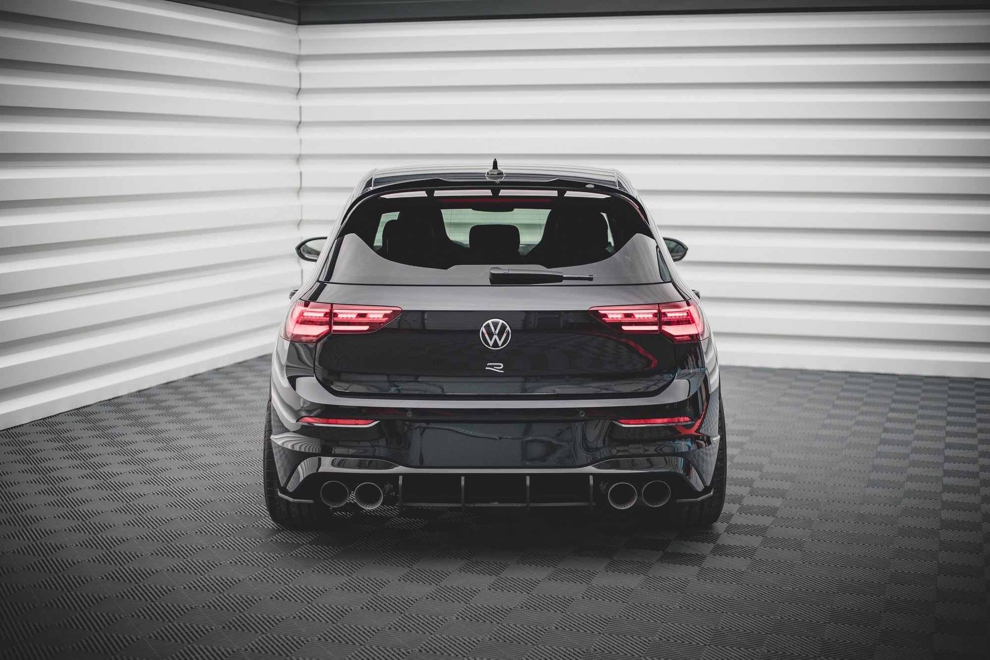 Street Pro Heckschürze Heck Ansatz Diffusor passend für VW Golf R Mk8 schwarz-rot