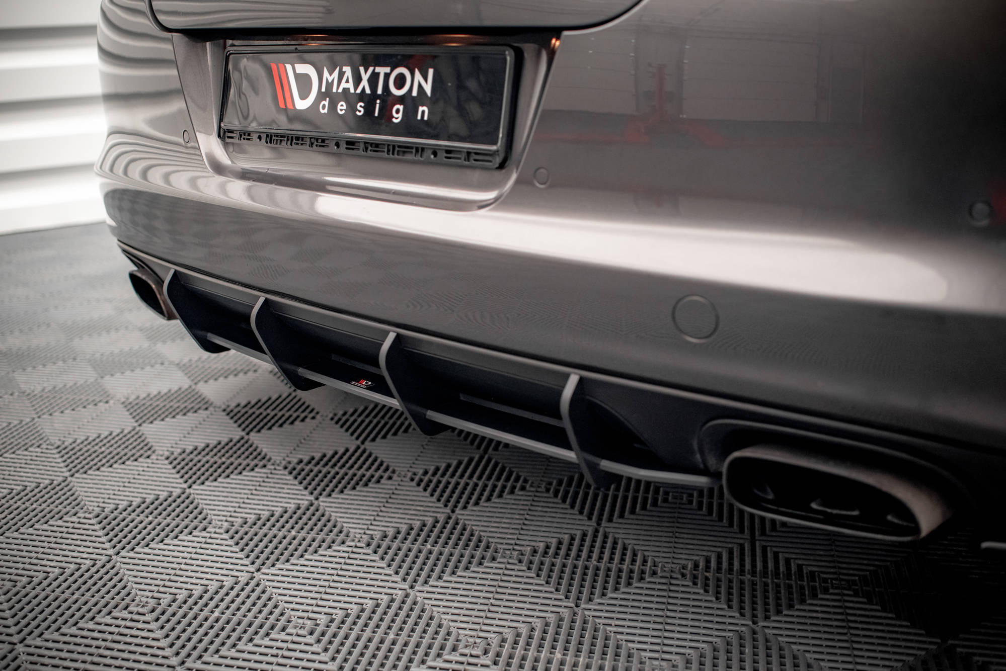 Street Pro Heckschürze Heck Ansatz Diffusor passend für Porsche Panamera / Panamera Diesel 970 schwarz-rot