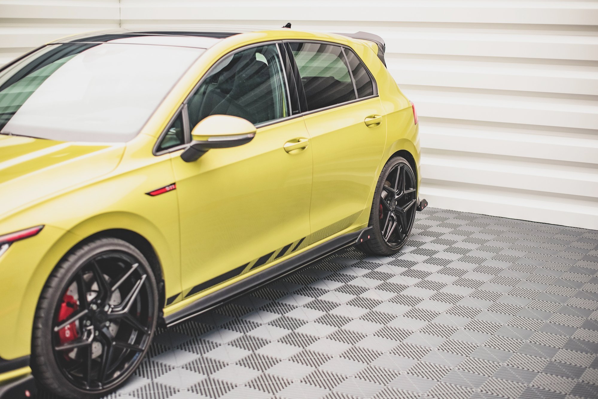 Street+ Seitenschweller Leisten V.2 + Flaps passend für VW Golf GTI / GTE / GTI Clubsport / GTD / R-Line Mk8