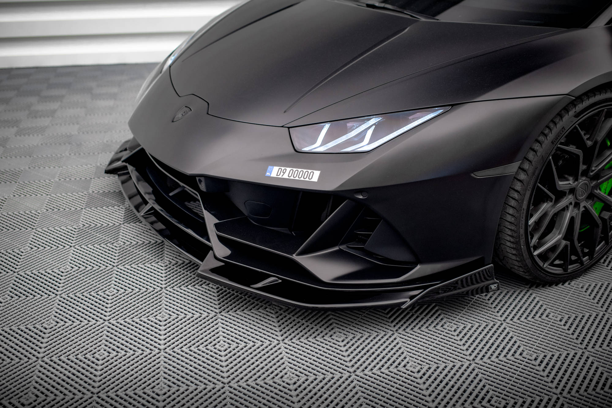 Frontlippe passend für Lamborghini Huracan EVO AWD schwarz Hochglanz