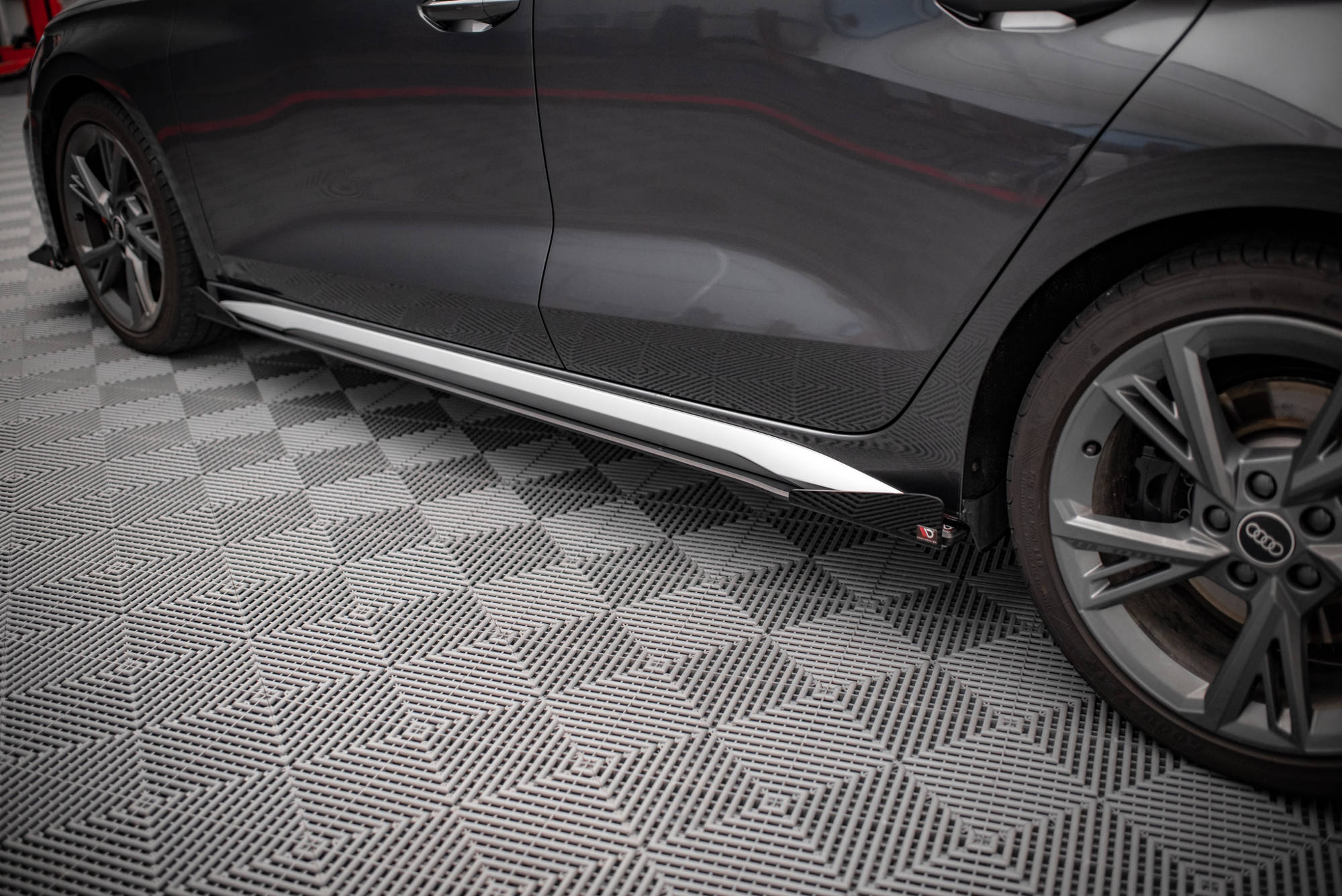 Street Pro Seitenschweller Leisten passend für Audi S3 / A3 S-Line 8Y rot+ Hochglanz Flaps