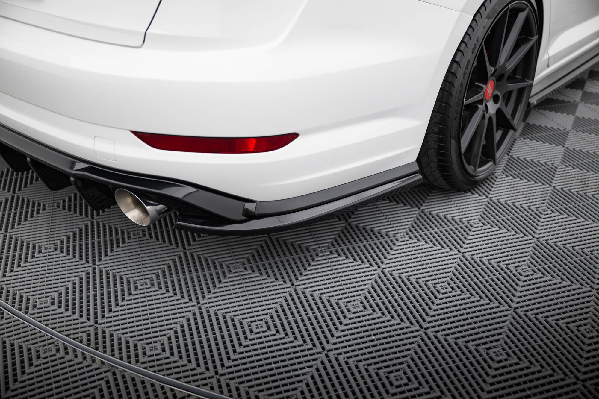 Street+ Heck Ansatz Flaps passend für VW Jetta GLI Mk7 schwarz Hochglanz