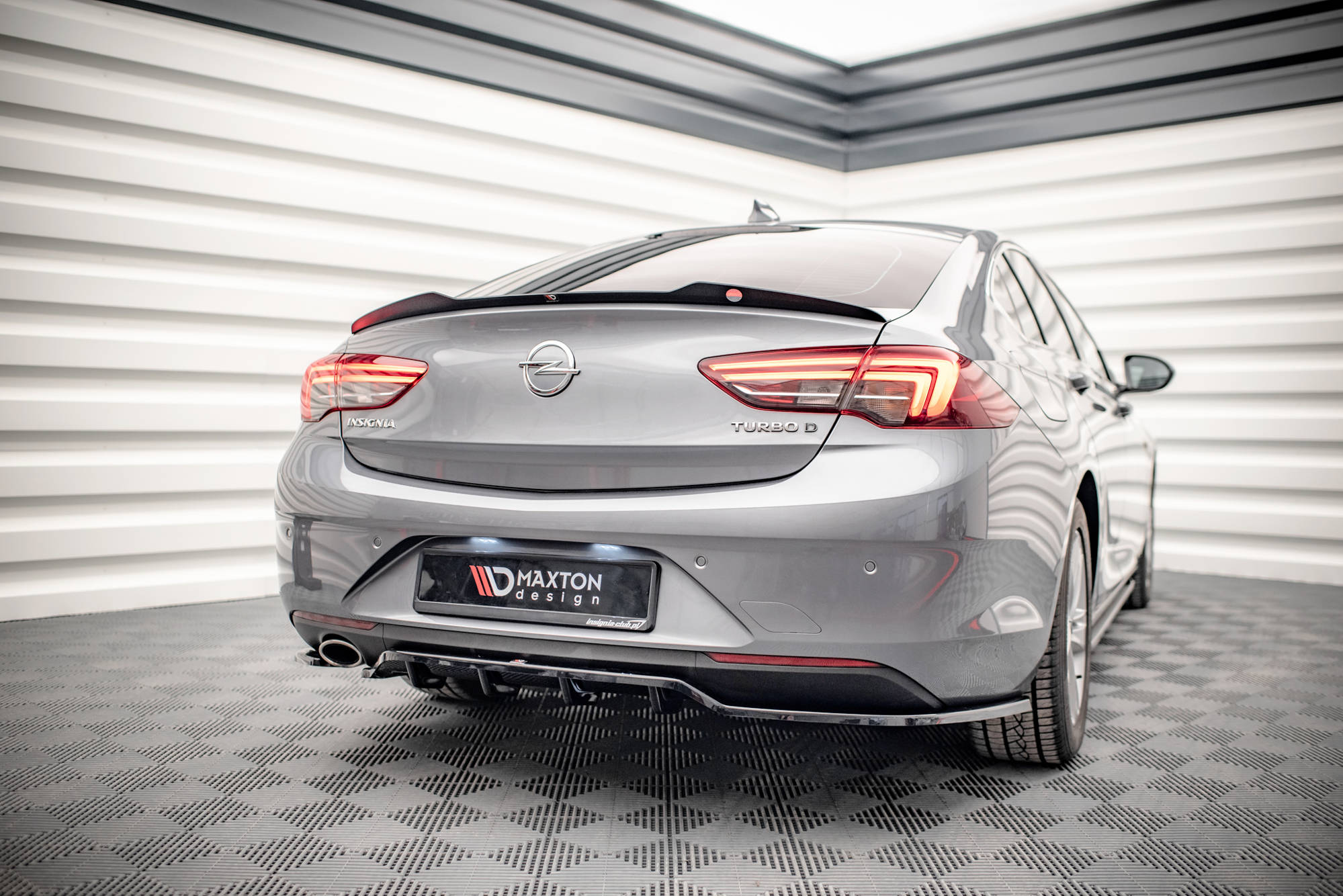 Street+ Mittlerer Diffusor RACE Heck Ansatz passend für Opel Insignia Mk2 schwarz Hochglanz