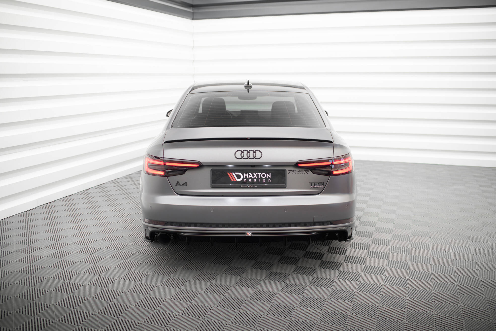 Street+ Heck Ansatz Diffusor passend für Audi A4 S-line B9 Einzelauspuff li. schwarz Hochglanz